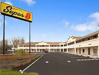 Facade/entrance in Super 8 by Wyndham Rahway/Newark Facade/entrance in Super 8 by Wyndham Rahway/Newark