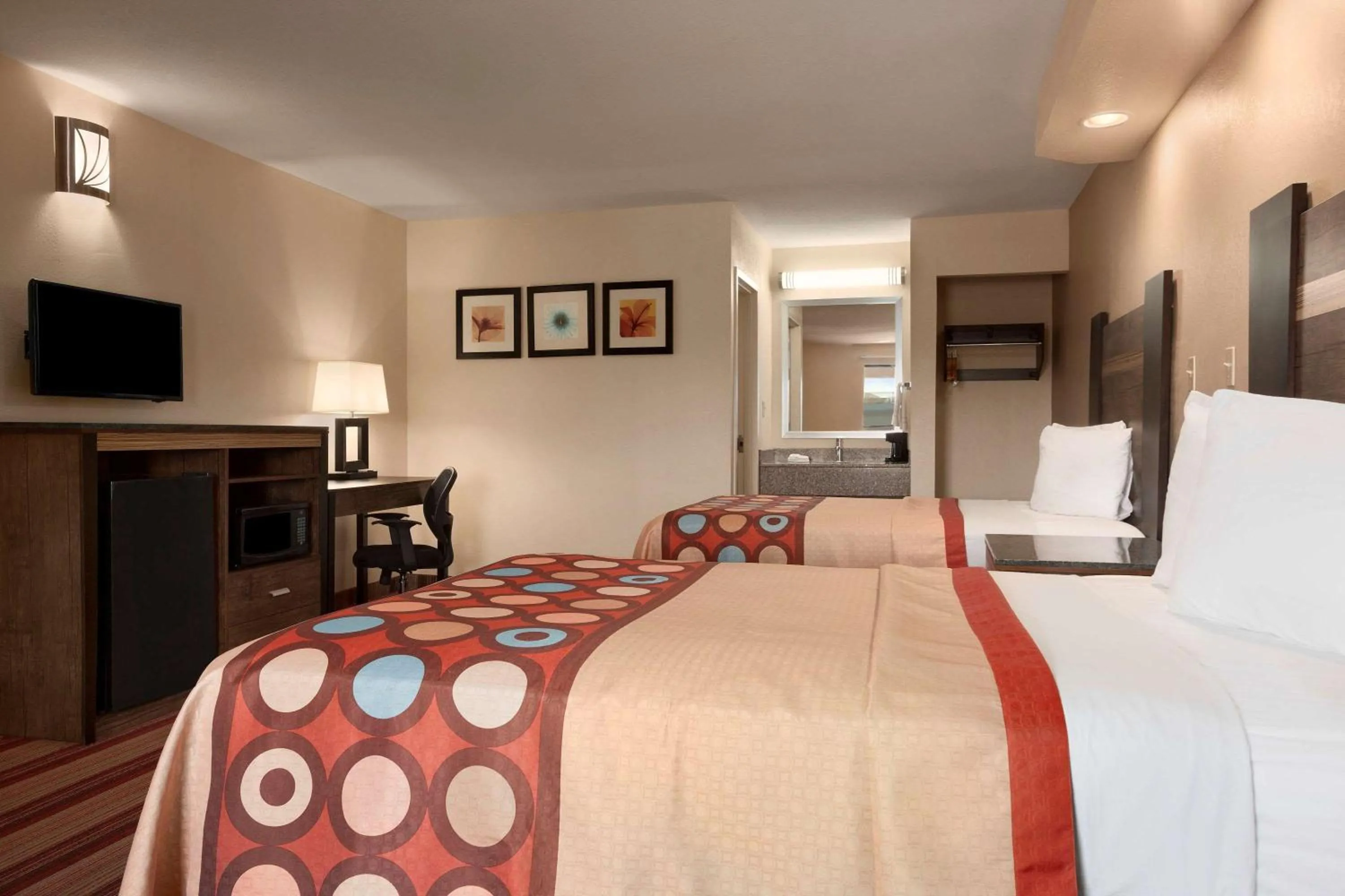 On site, Bed in Super 8 by Wyndham Rahway/Newark