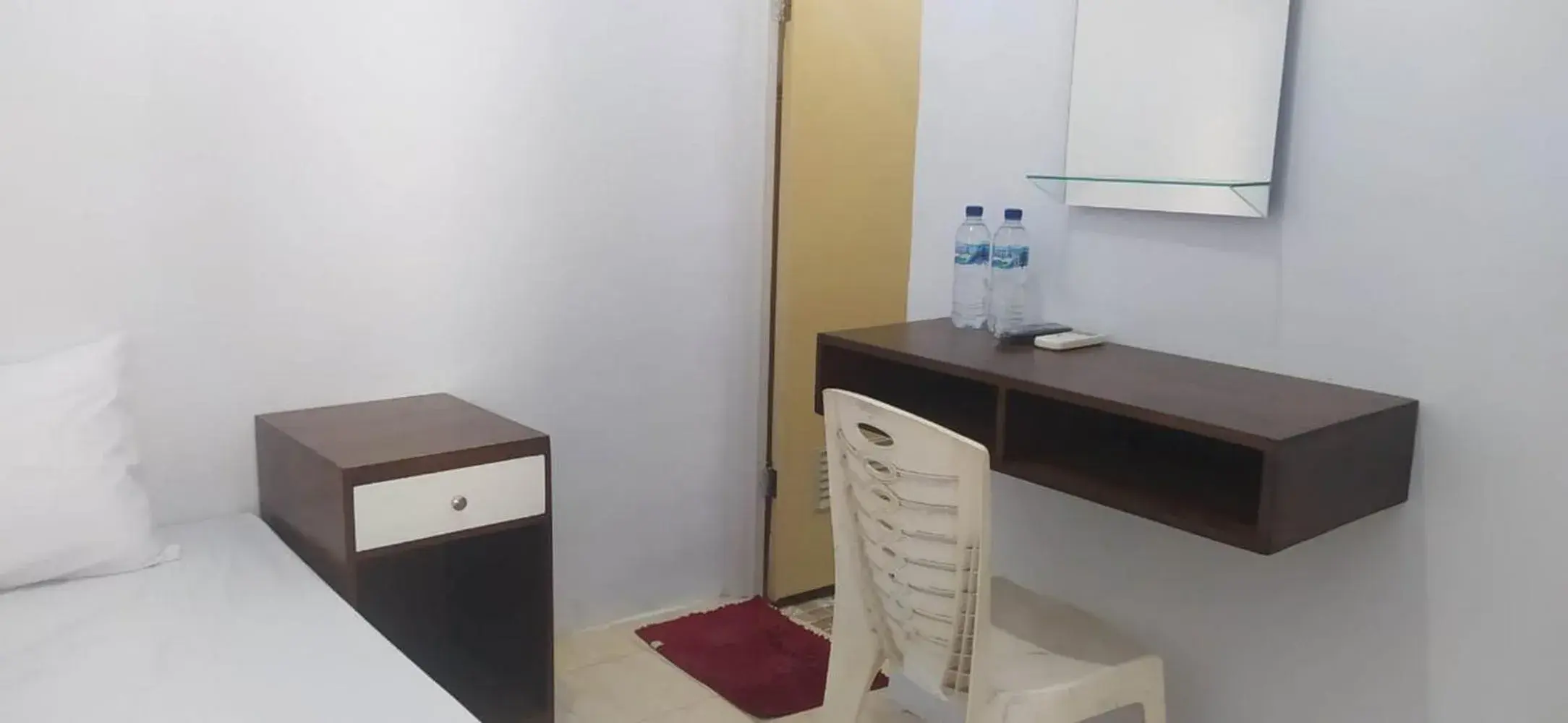 Bedroom, Bed in RedDoorz Syariah near Transmart Tegal Bedroom, Bed in RedDoorz Syariah near Transmart Tegal