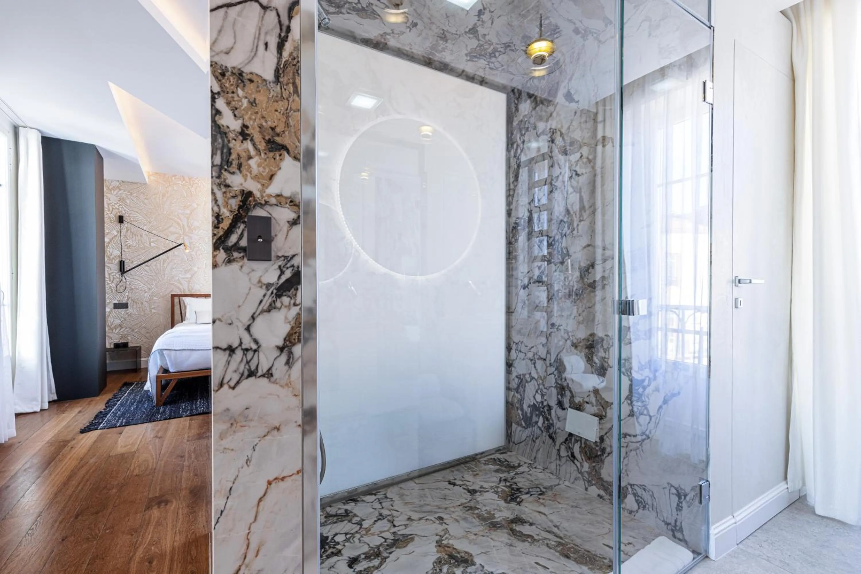 Shower in Le Dortoir Boutique Suites