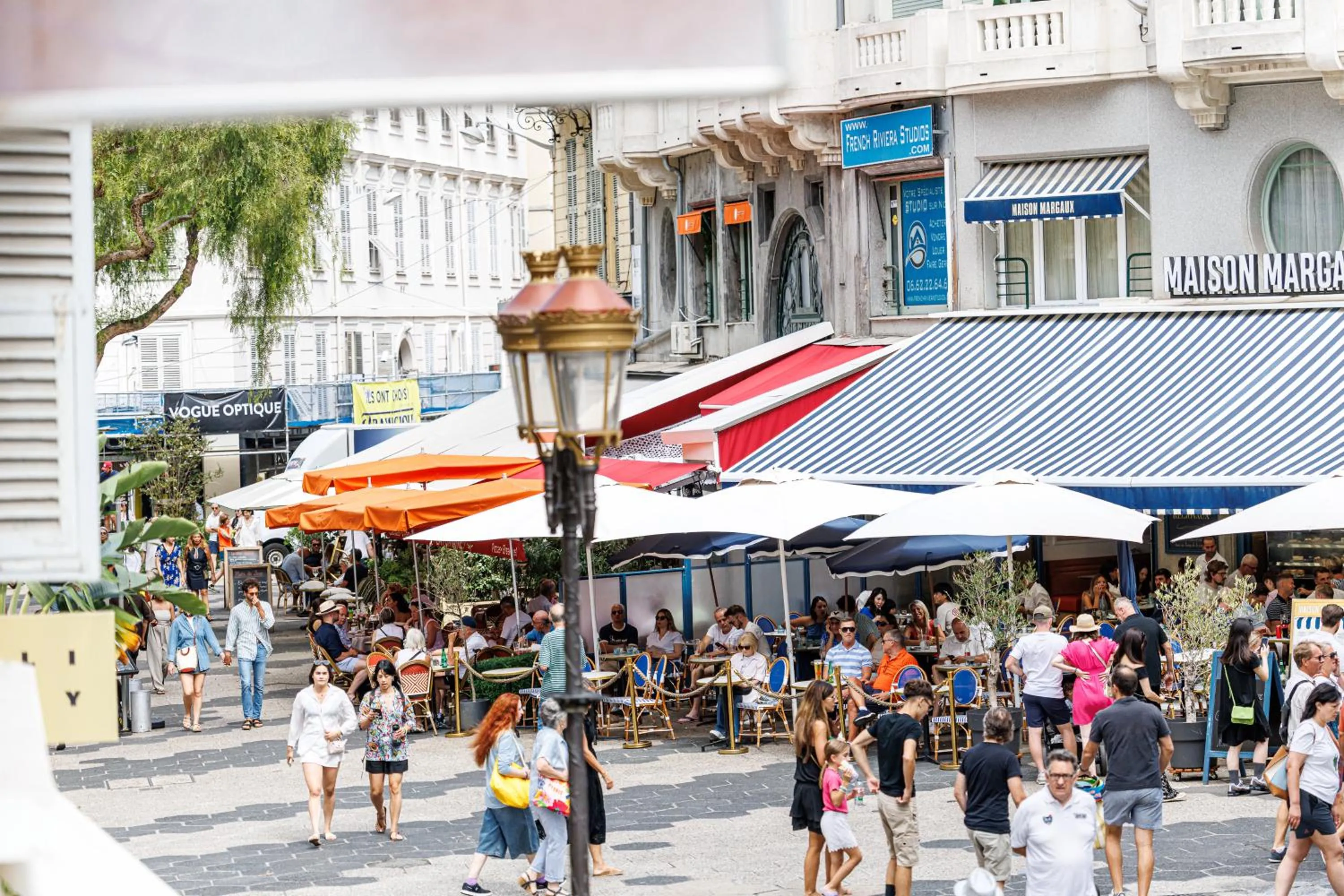 City view in Le Dortoir Boutique Suites