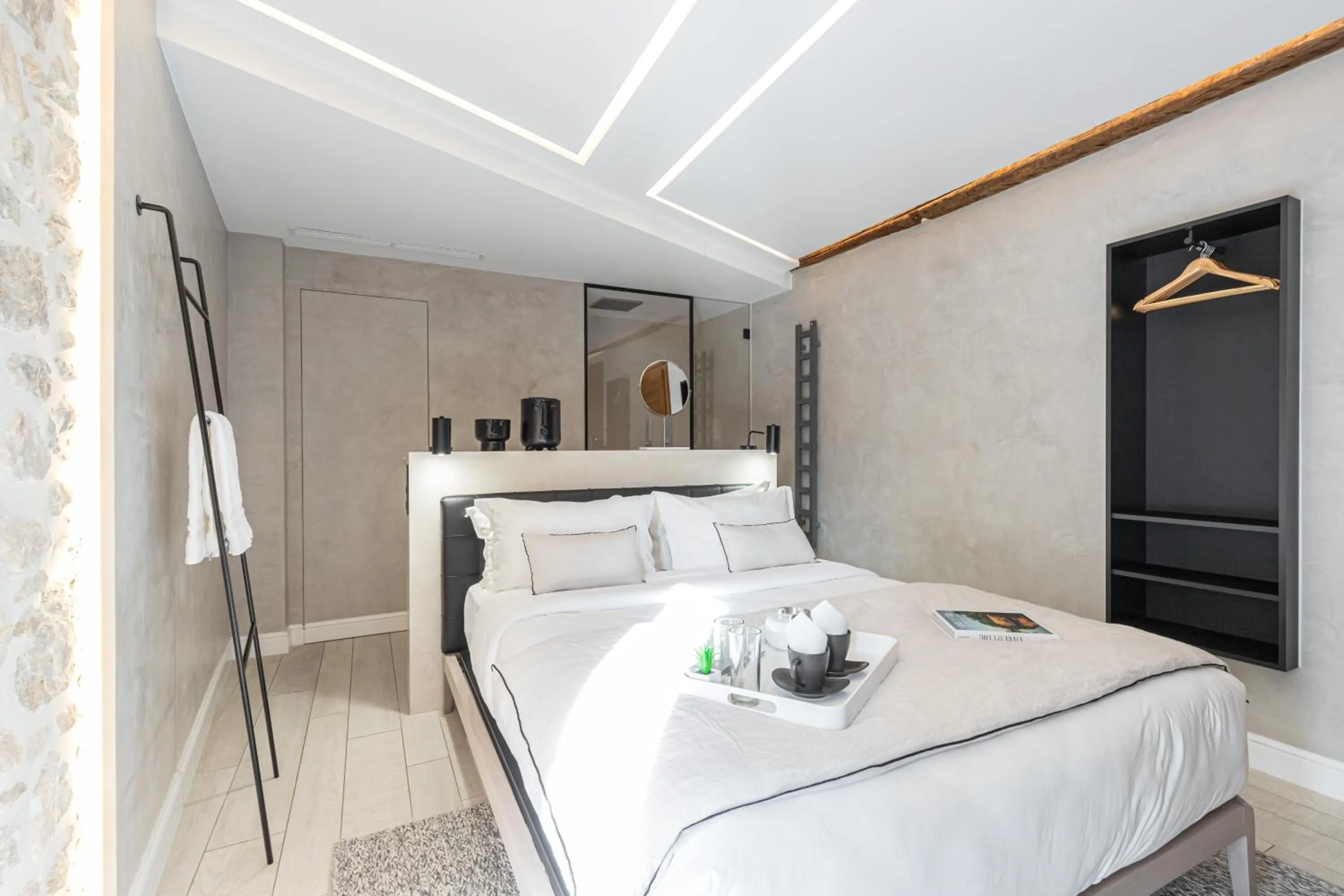 Bed in Le Dortoir Boutique Suites