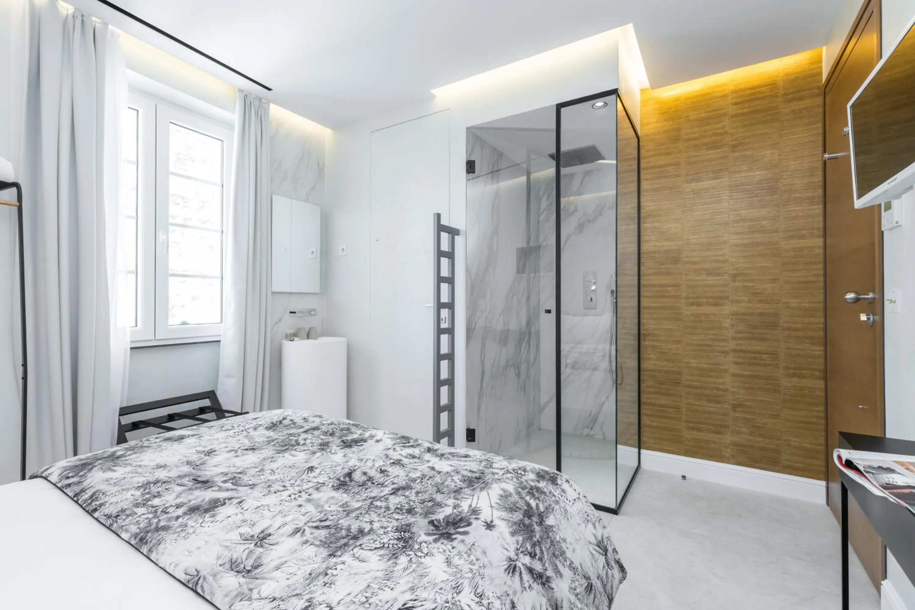 Bathroom, Bed in Le Dortoir Boutique Suites