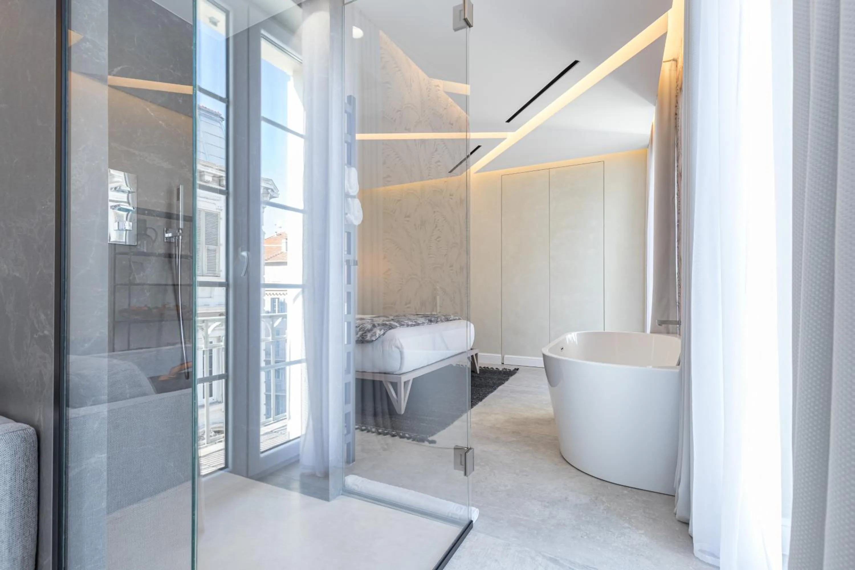 Shower in Le Dortoir Boutique Suites