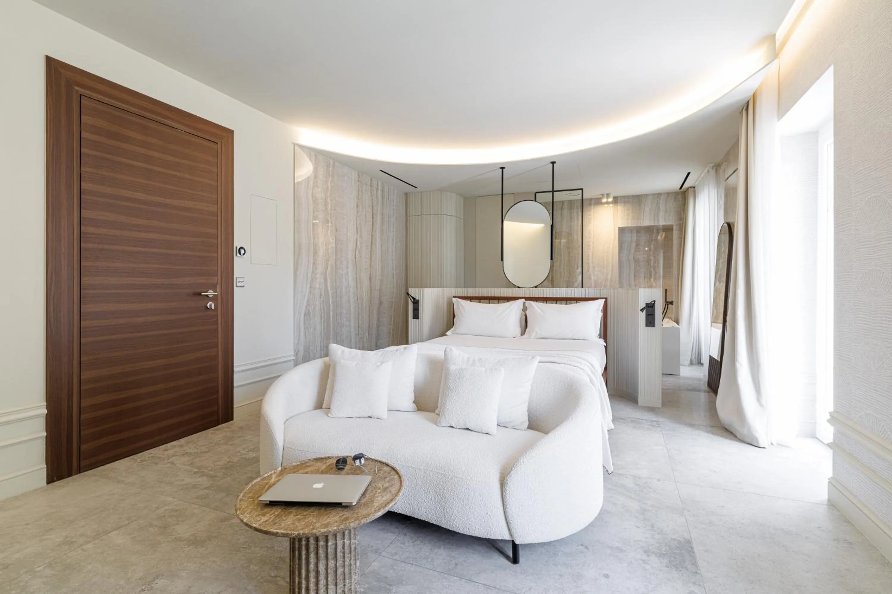 Photo of the whole room, Bed in Le Dortoir Boutique Suites