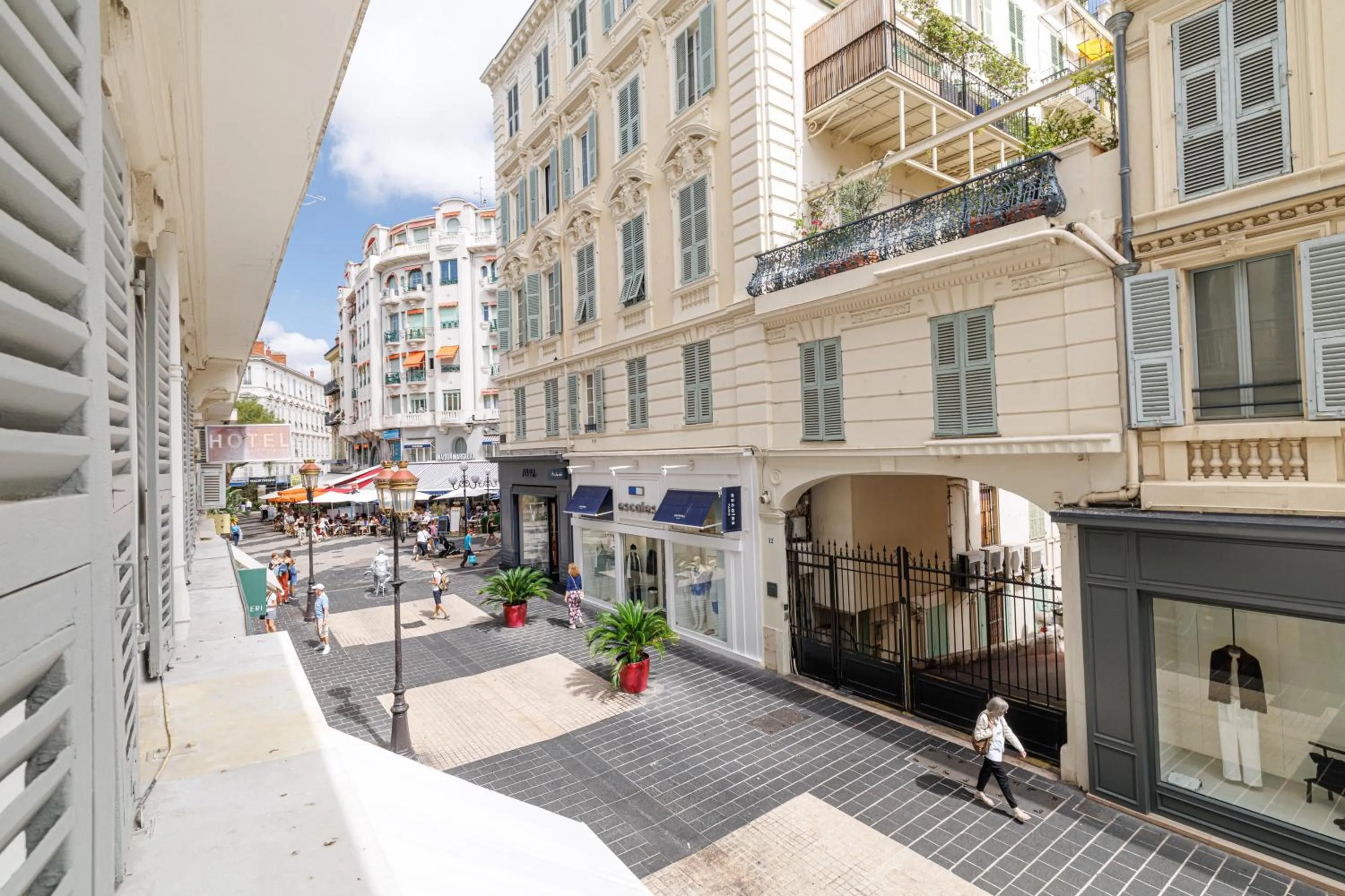 City view in Le Dortoir Boutique Suites