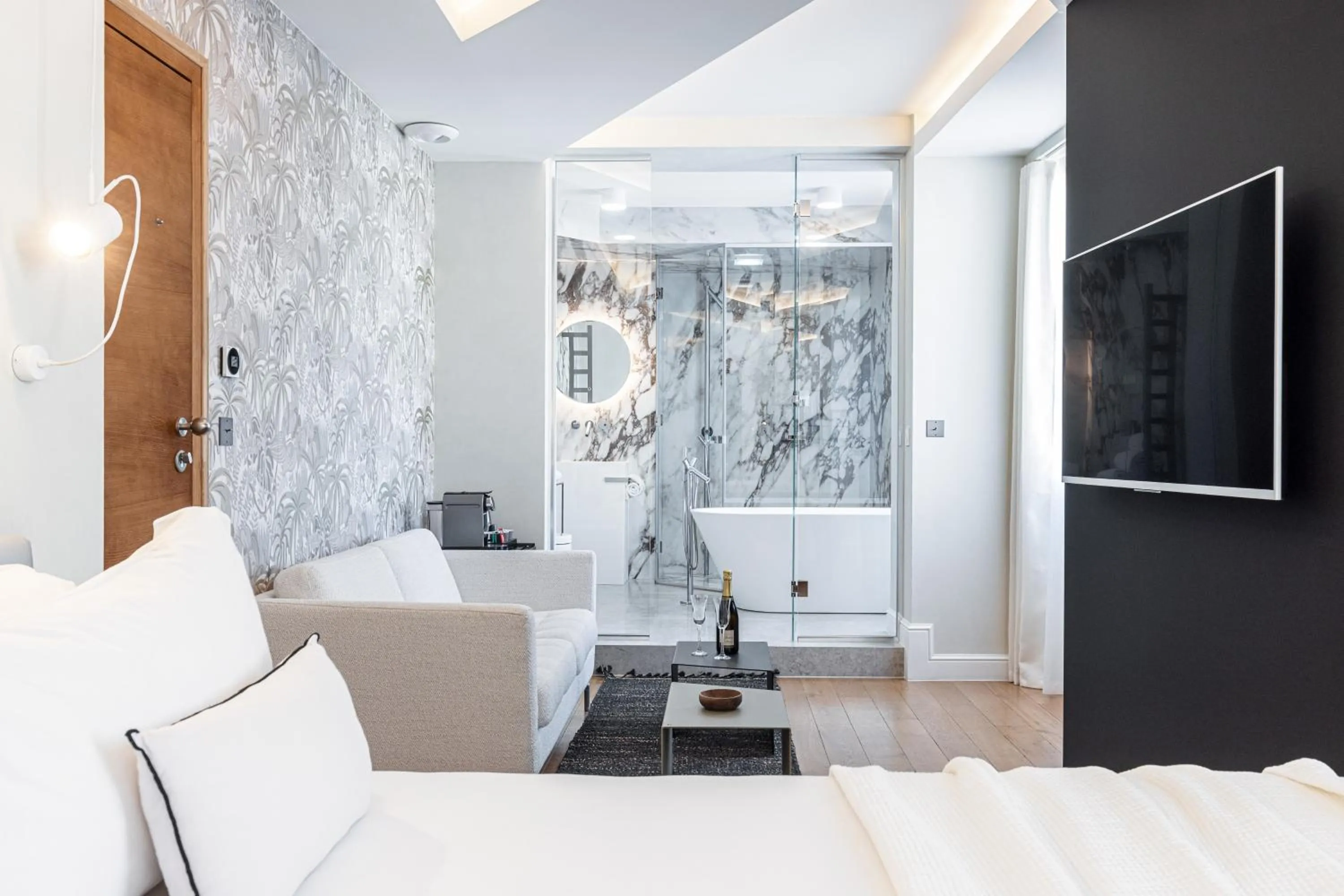 Photo of the whole room, Bed in Le Dortoir Boutique Suites