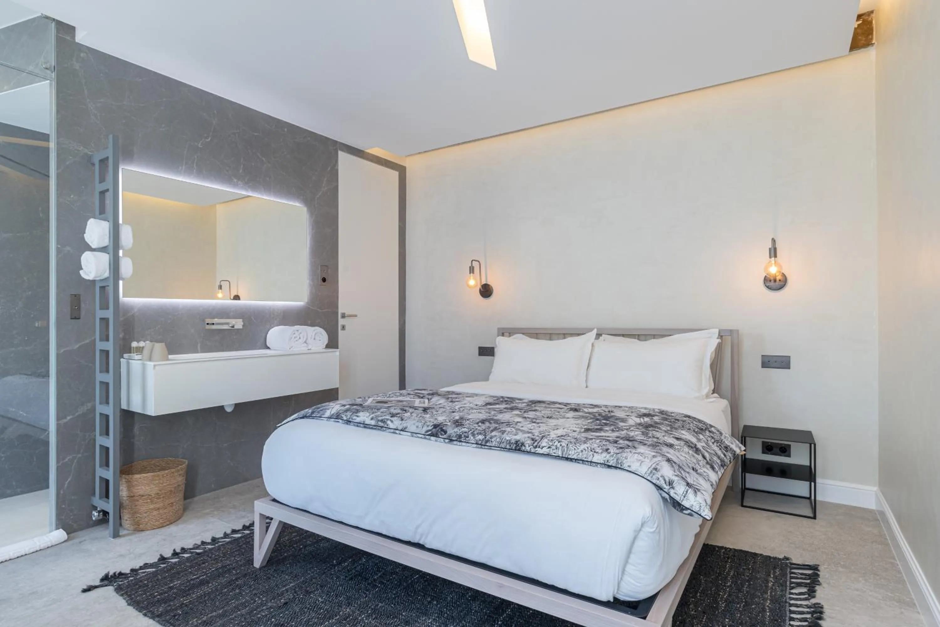 Bed in Le Dortoir Boutique Suites