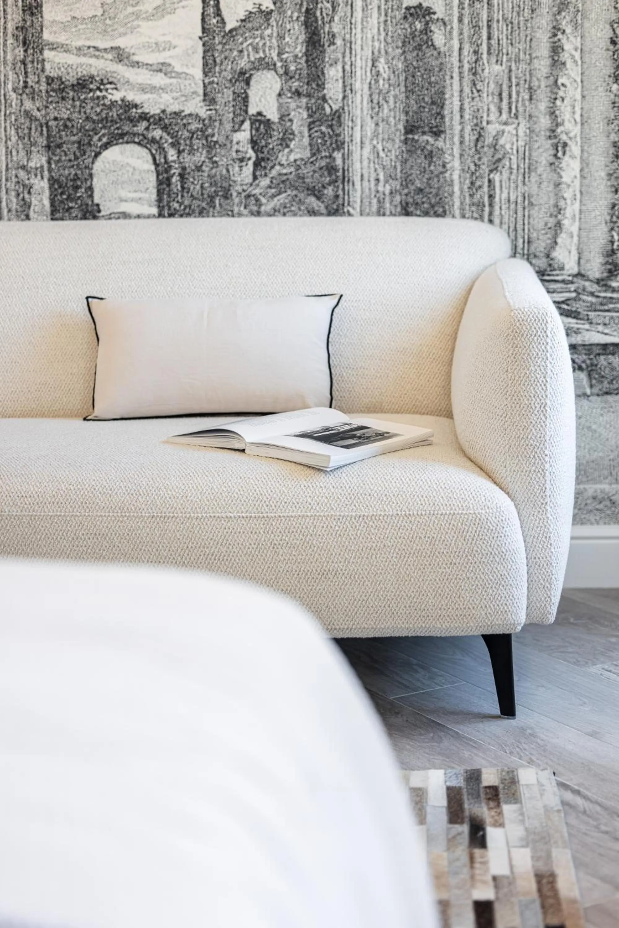 Decorative detail, Bed in Le Dortoir Boutique Suites