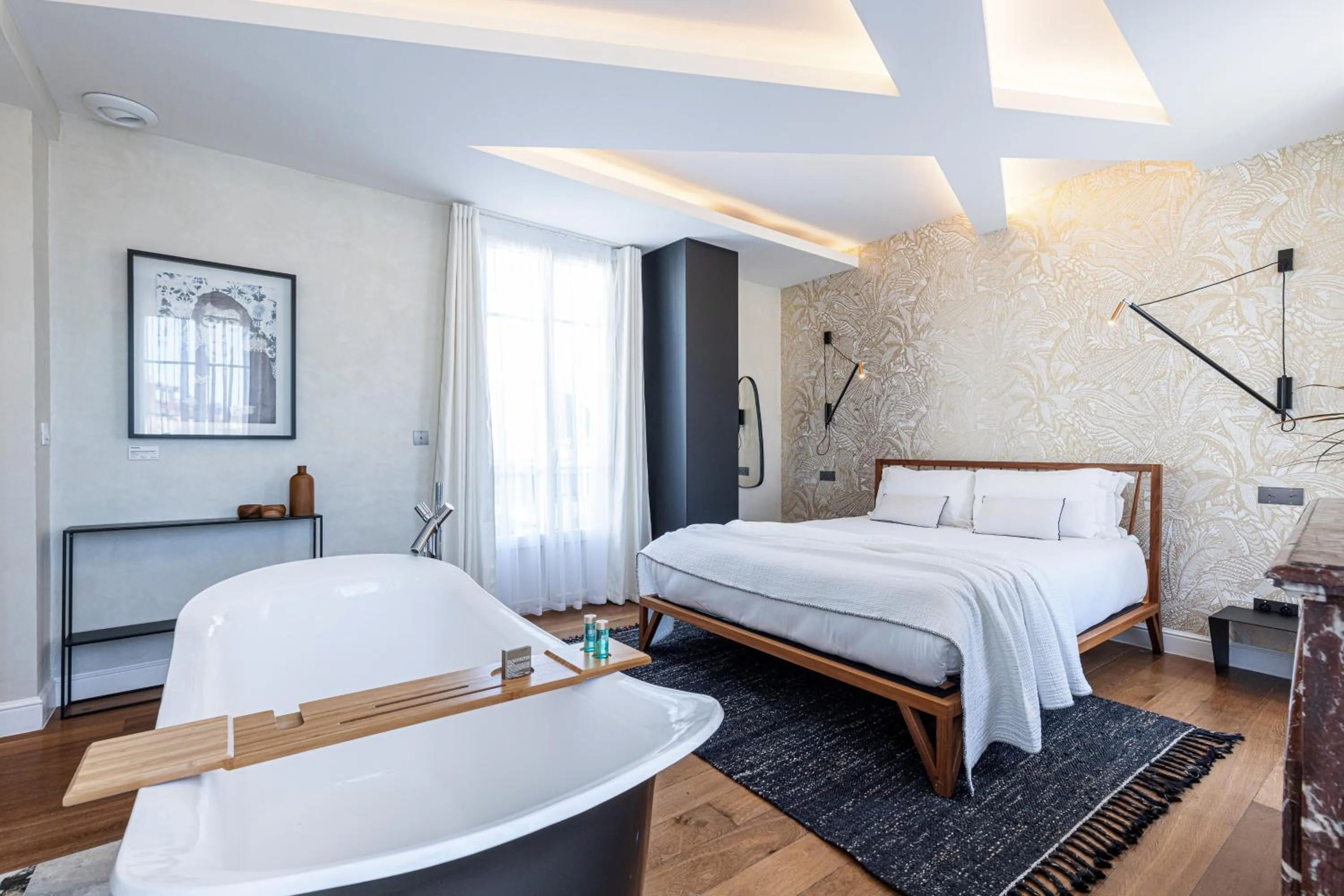 Photo of the whole room, Bed in Le Dortoir Boutique Suites