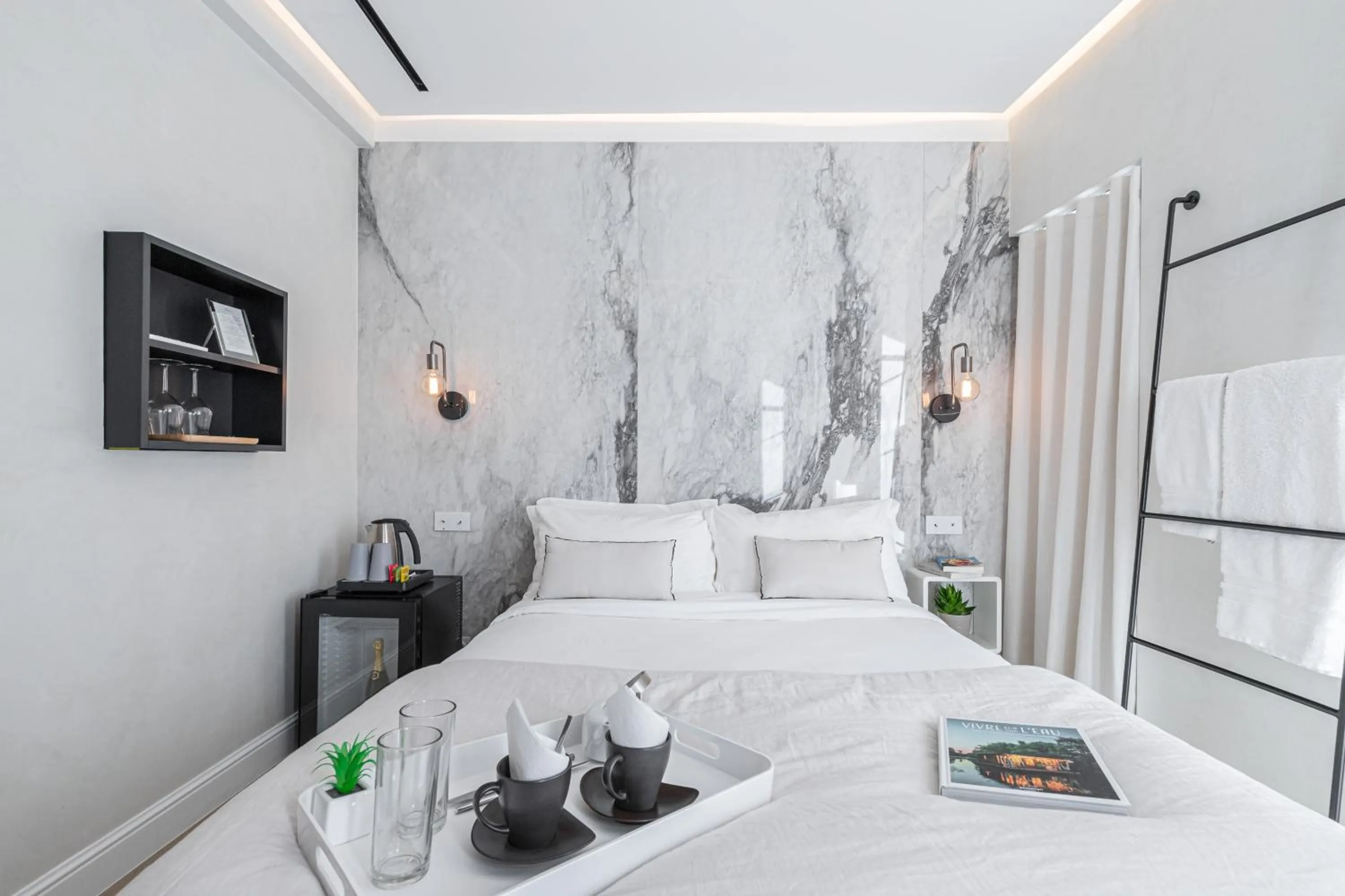 Photo of the whole room, Bed in Le Dortoir Boutique Suites