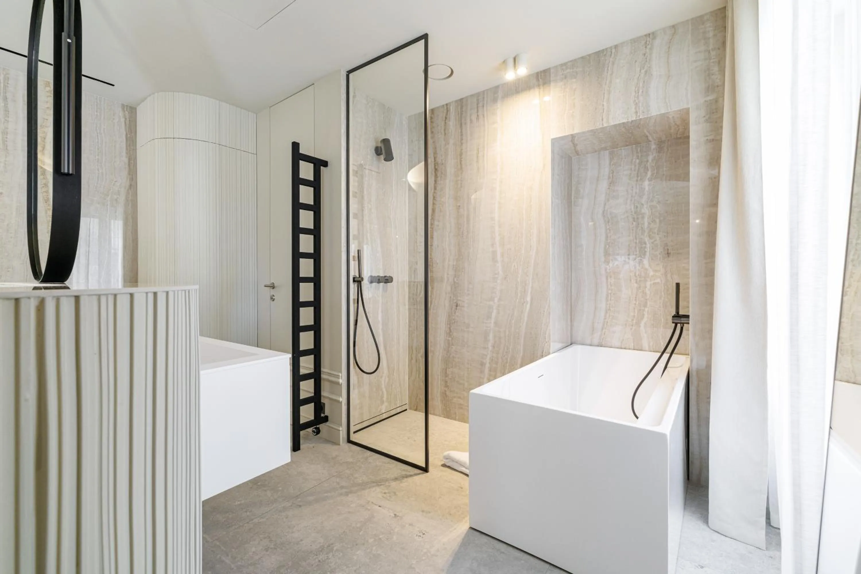 Shower in Le Dortoir Boutique Suites