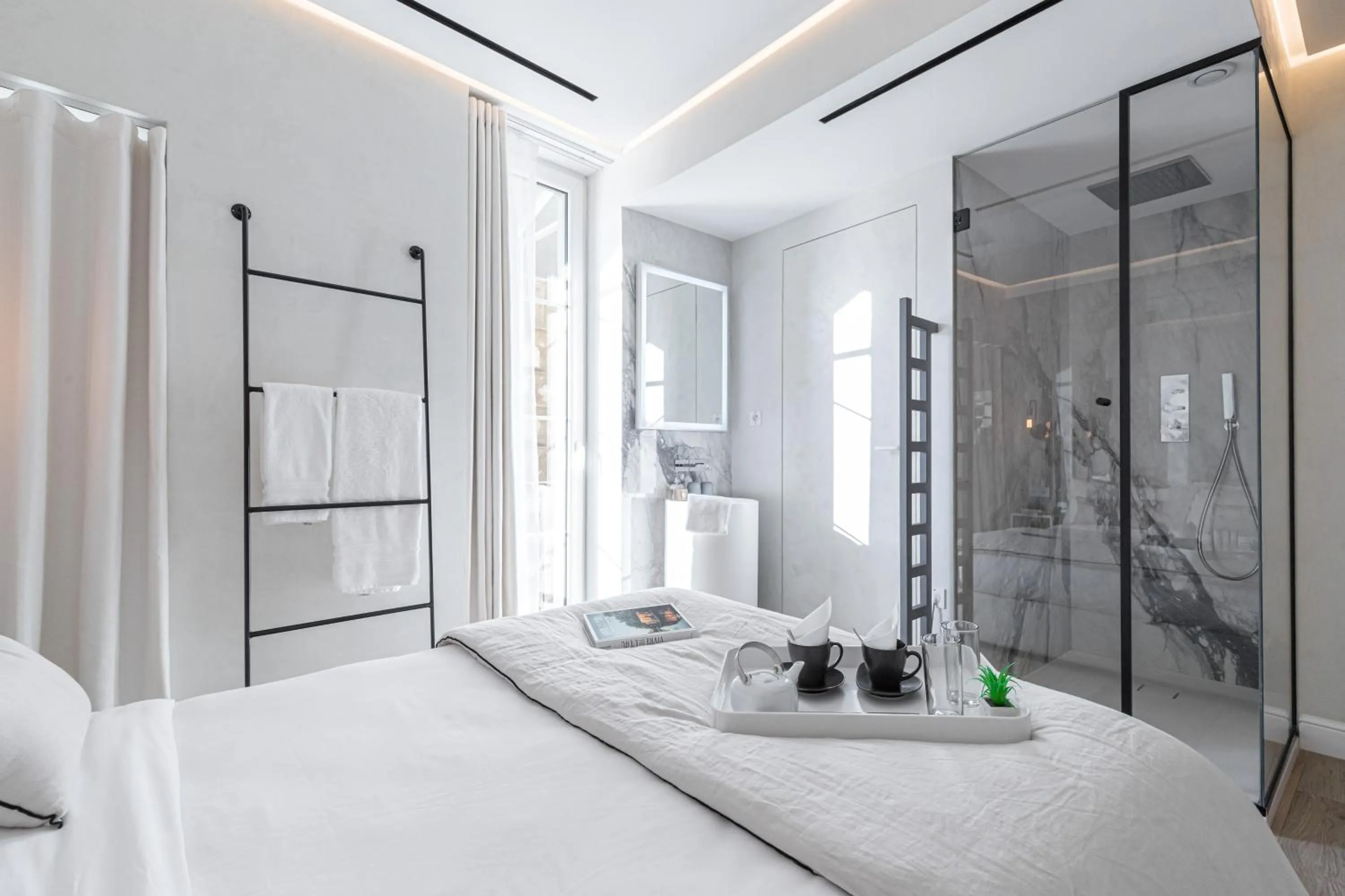 Photo of the whole room, Bed in Le Dortoir Boutique Suites