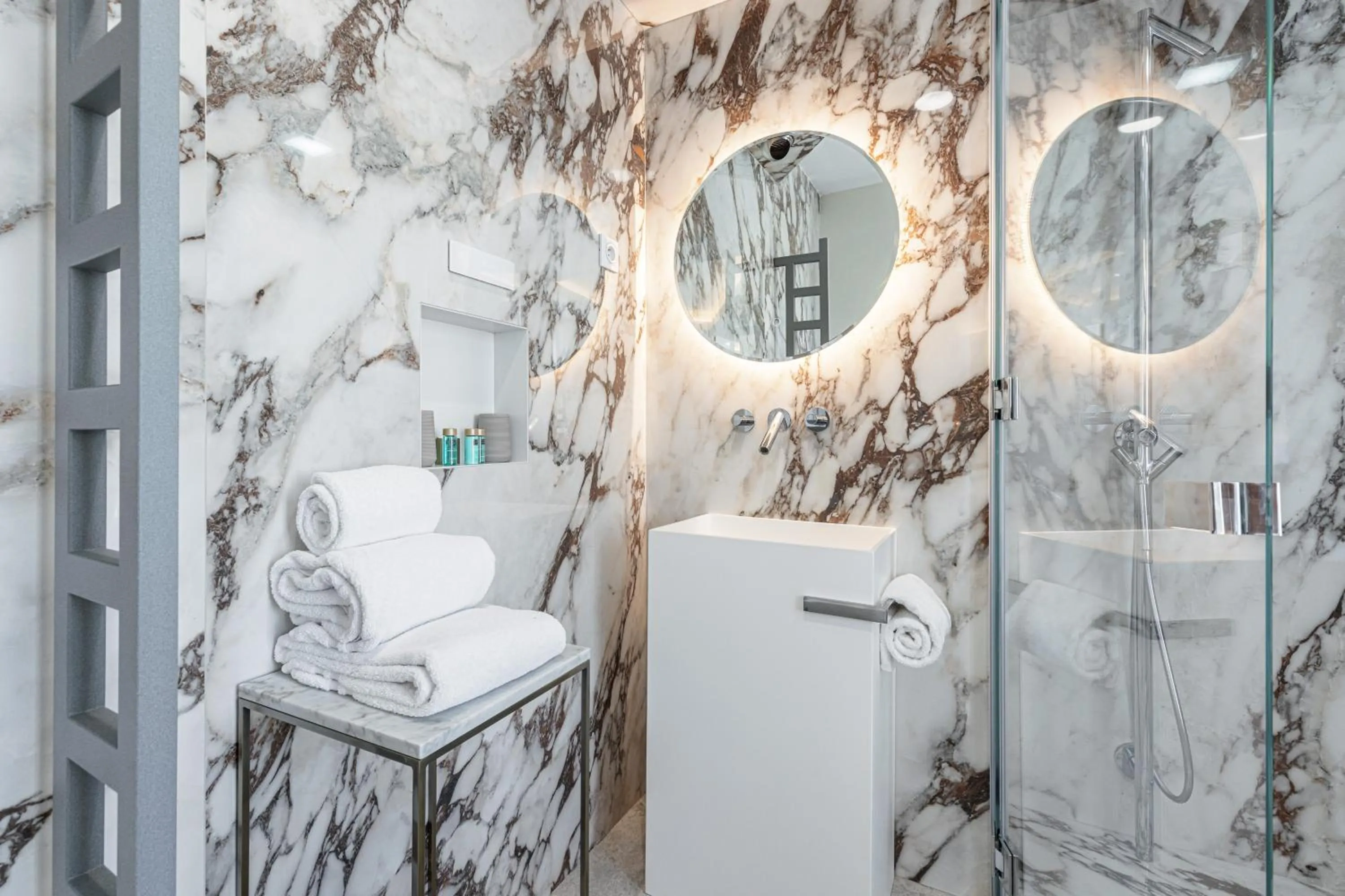 Bathroom in Le Dortoir Boutique Suites