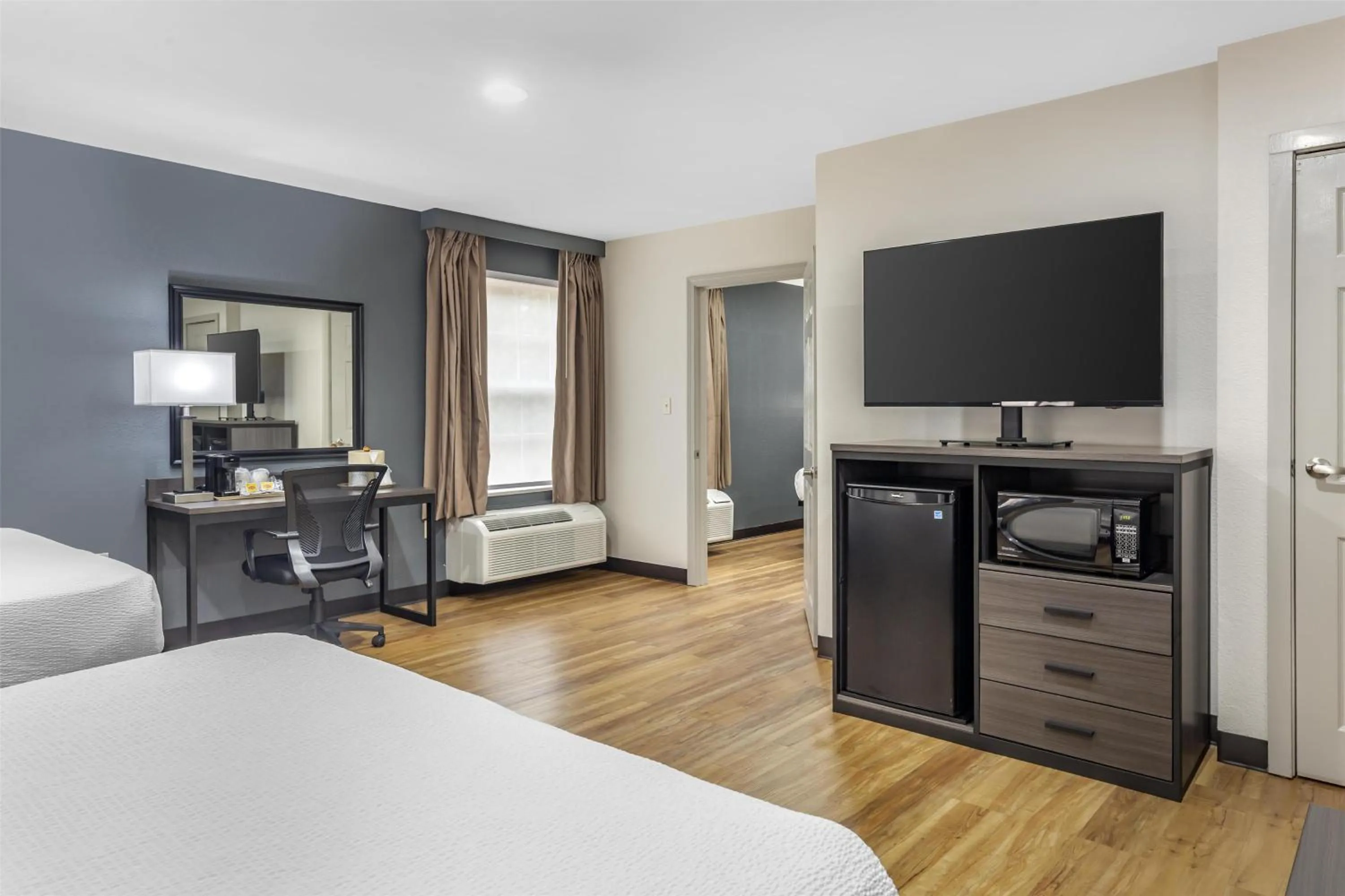 Bedroom, Bed in Best Western Mystic Hotel