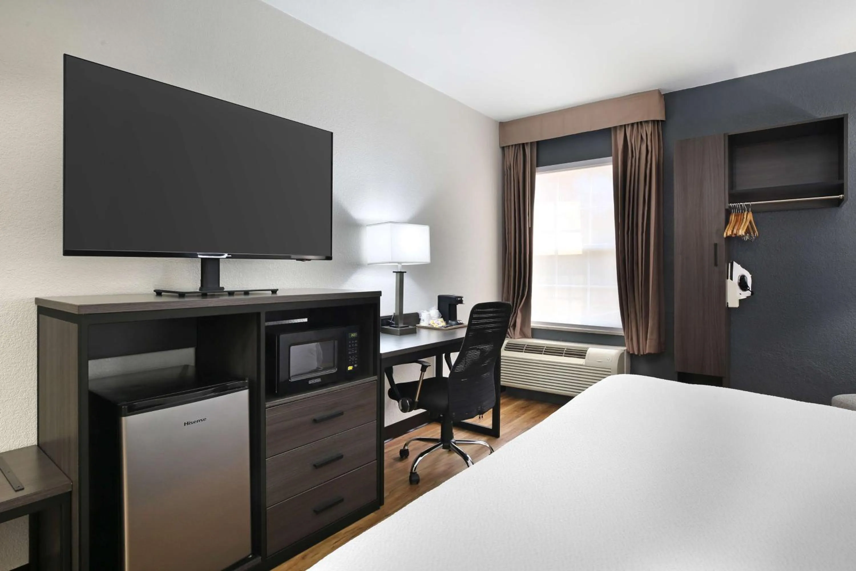 Bedroom, Bed in Best Western Mystic Hotel