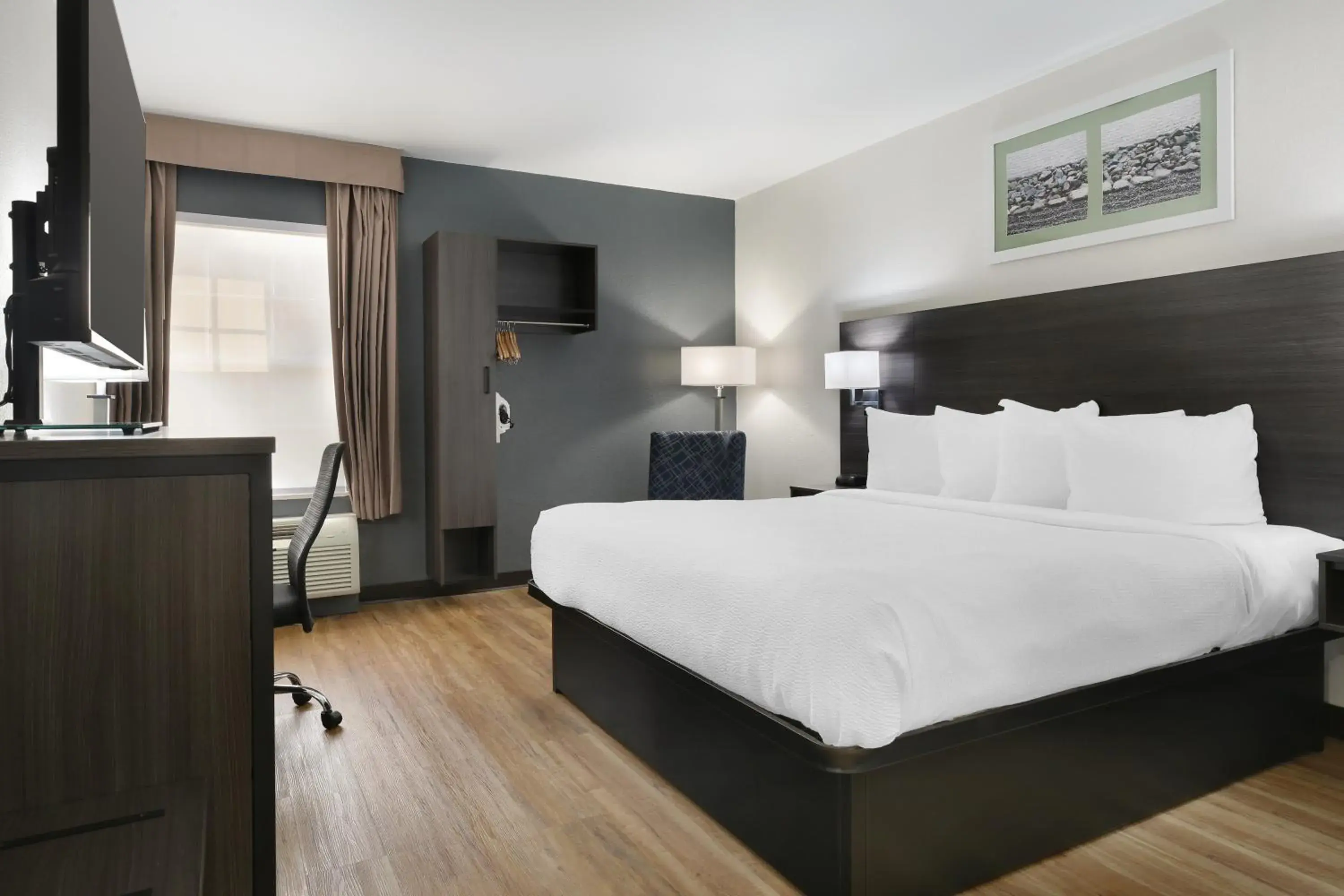 Bed in Quality Inn Mystic Bed in Quality Inn Mystic