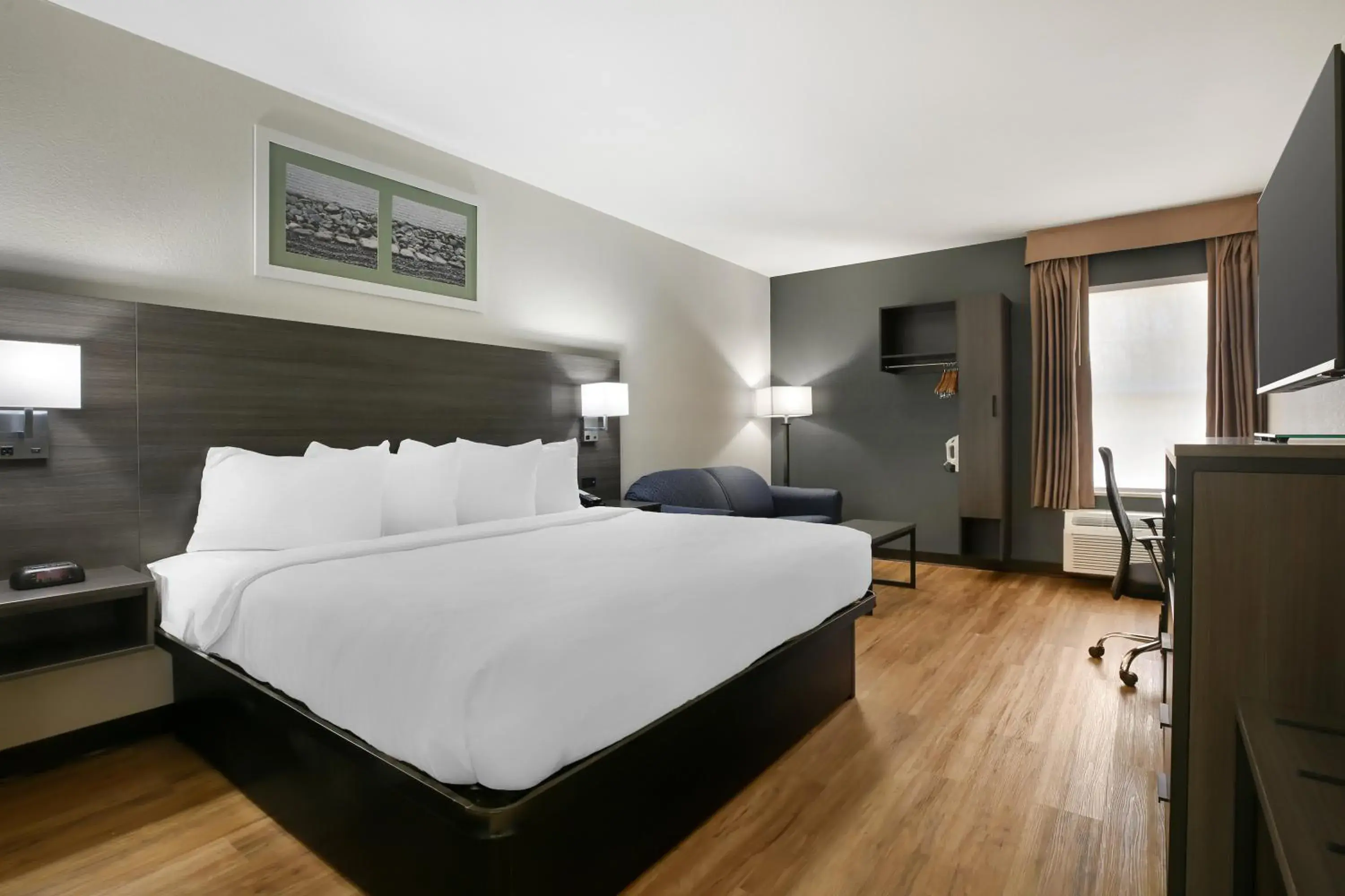 Bed in Quality Inn Mystic Bed in Quality Inn Mystic