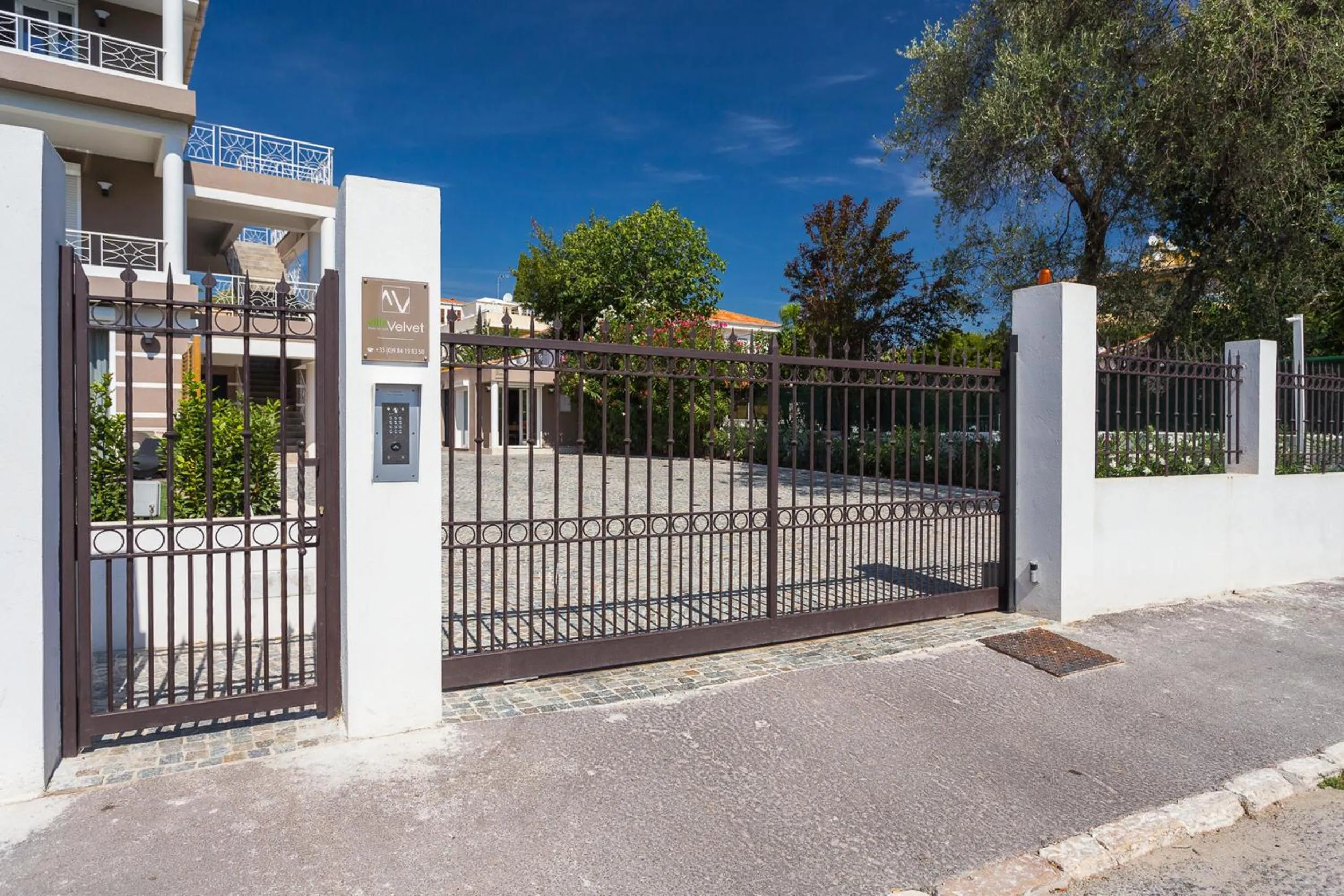 Facade/entrance in Villa Velvet