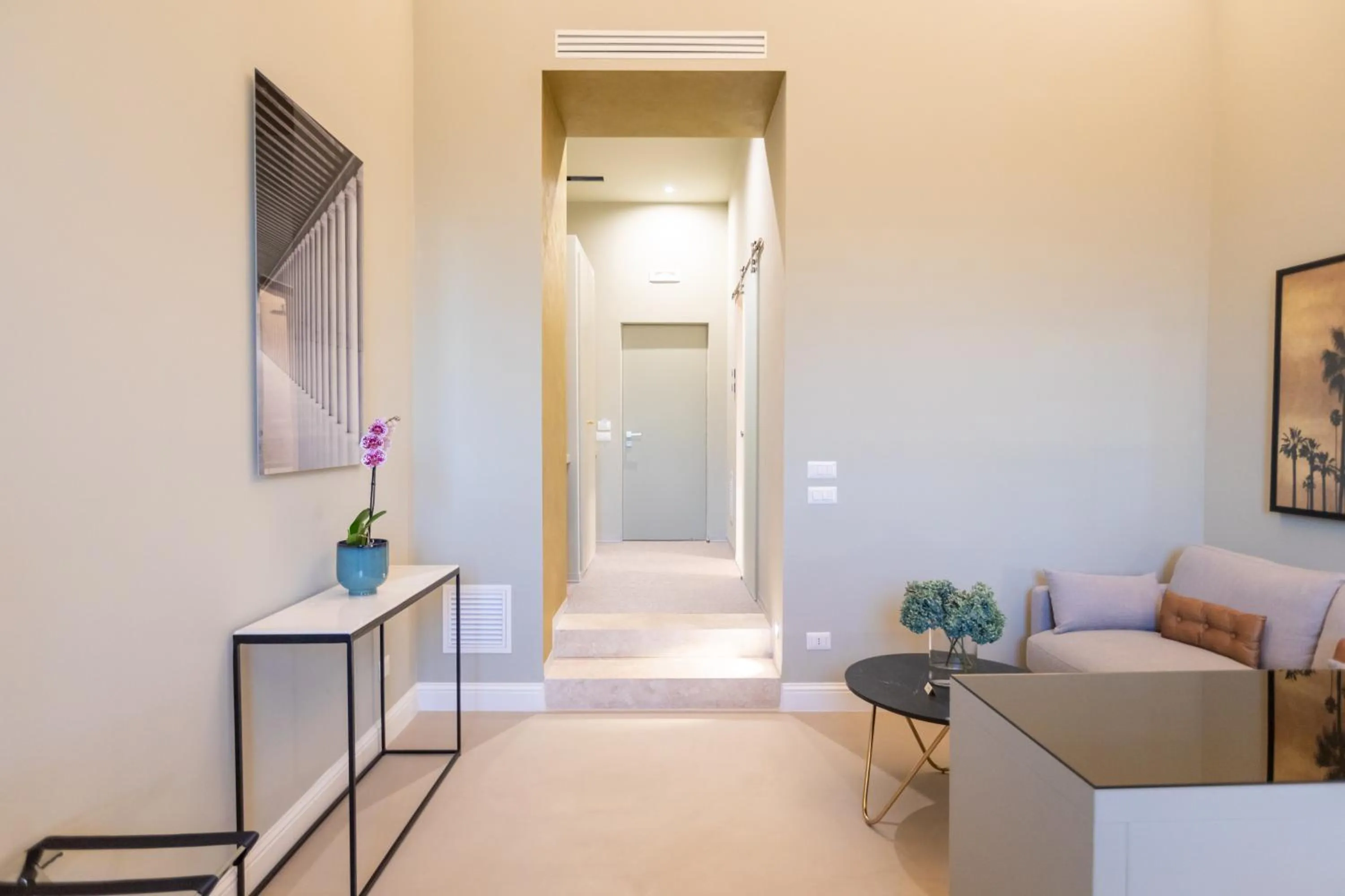 Communal lounge/ TV room in Domus 21 Luxury Suites