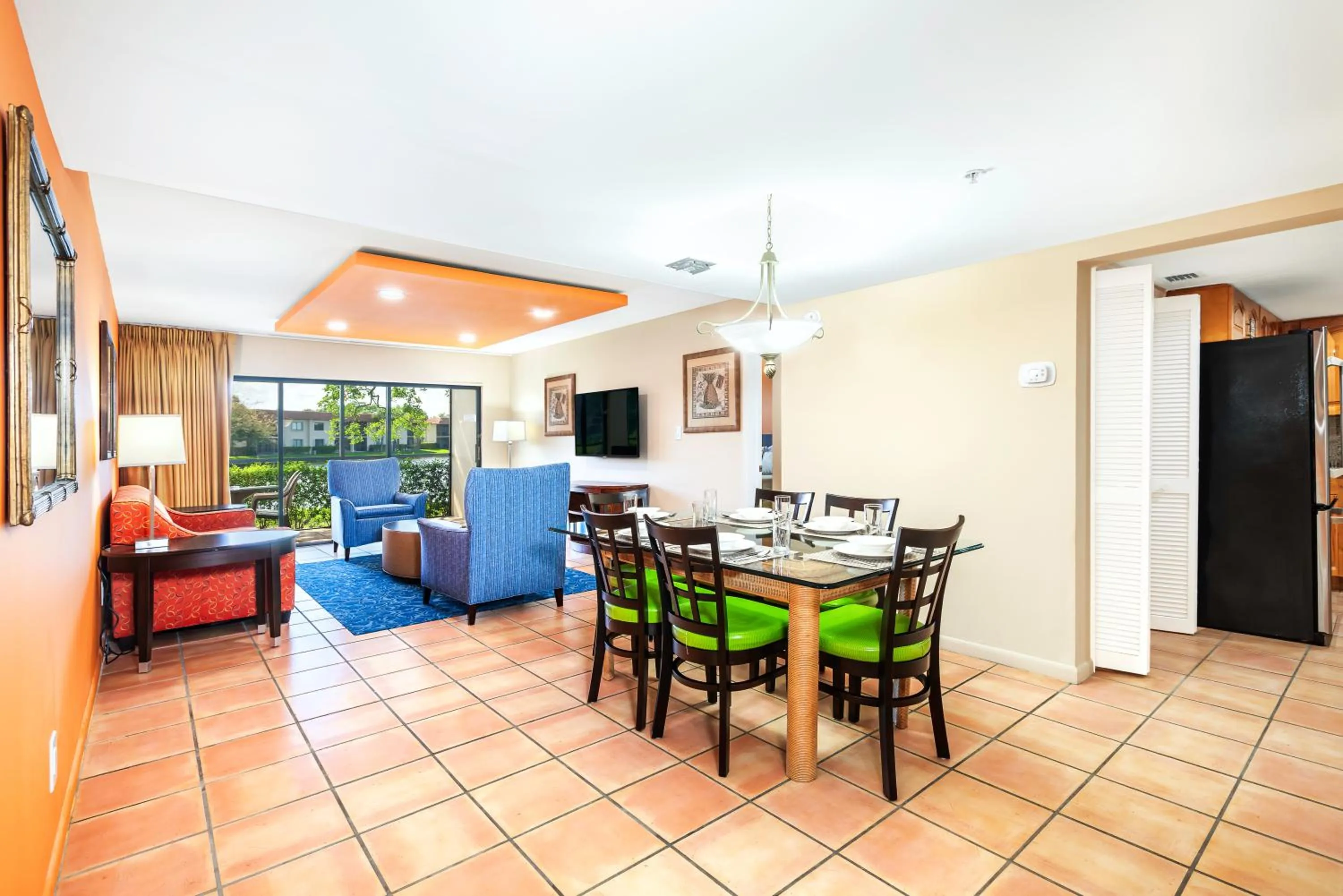 Dining area in Vacation Village at Bonaventure, Fort Lauderdale