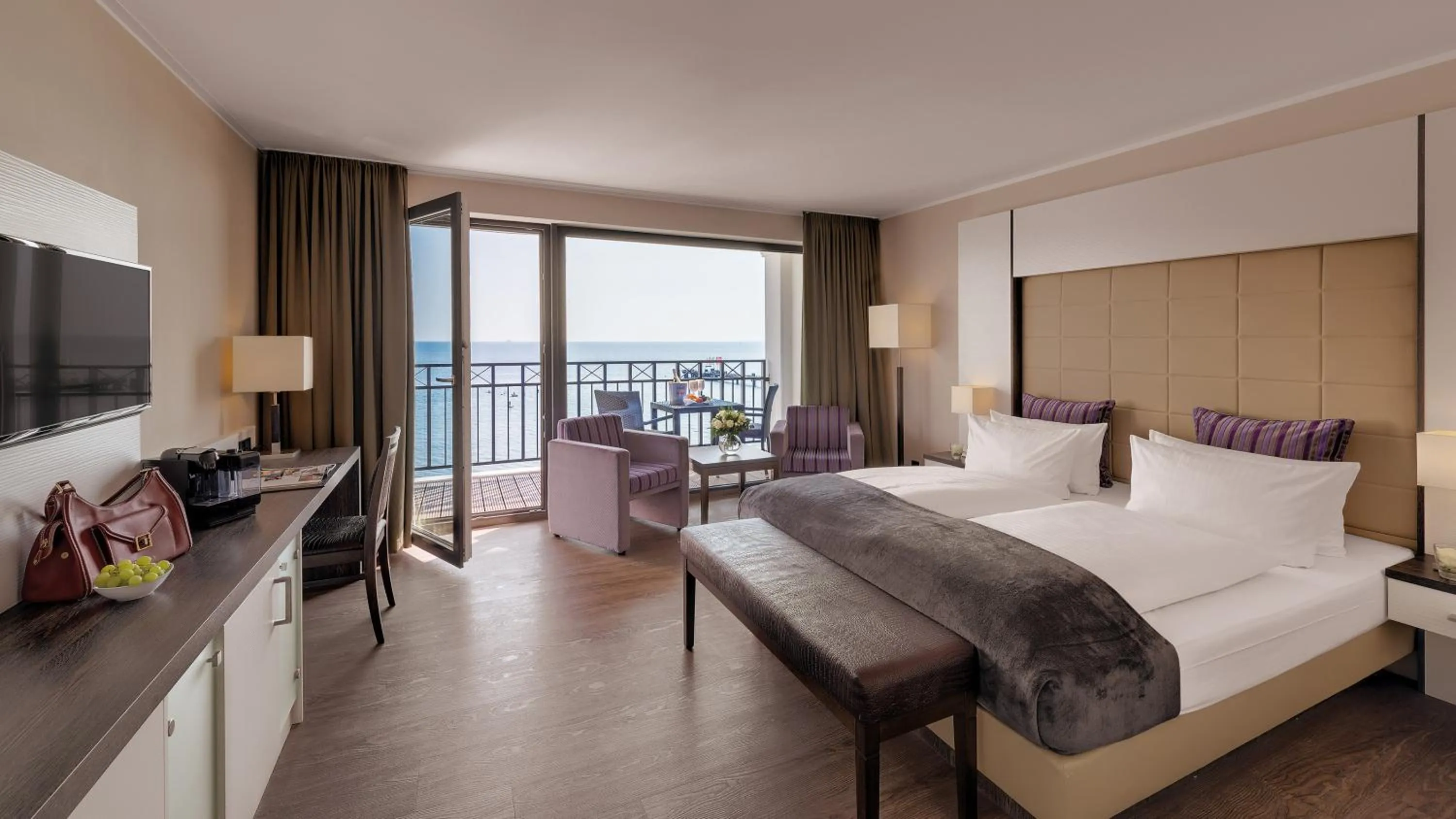 TV and multimedia, Bed in Bayside