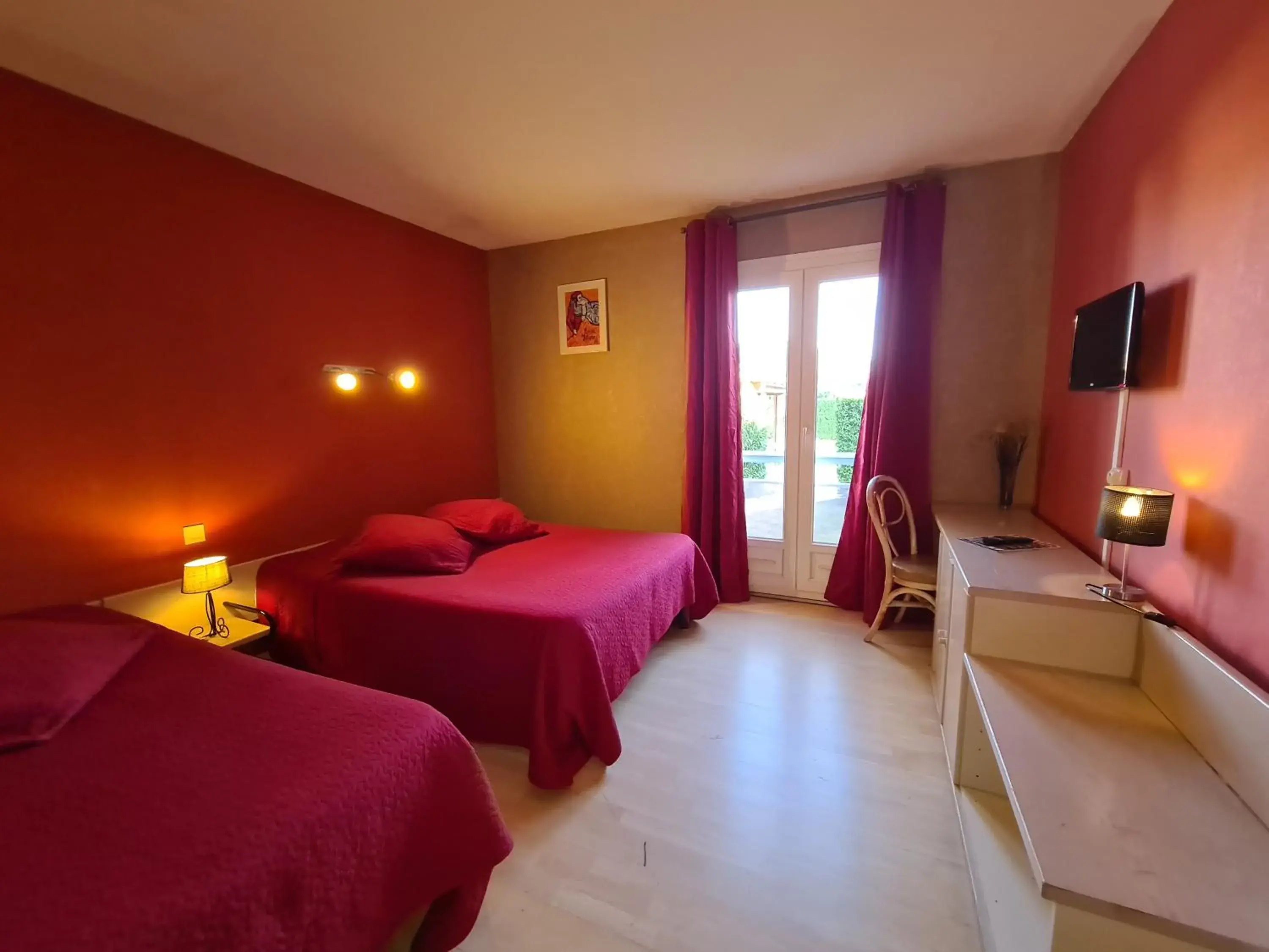 Double Room - single occupancy in Hôtel Restaurant Le Mas De L'Olivier Double Room - single occupancy in Hôtel Restaurant Le Mas De L'Olivier