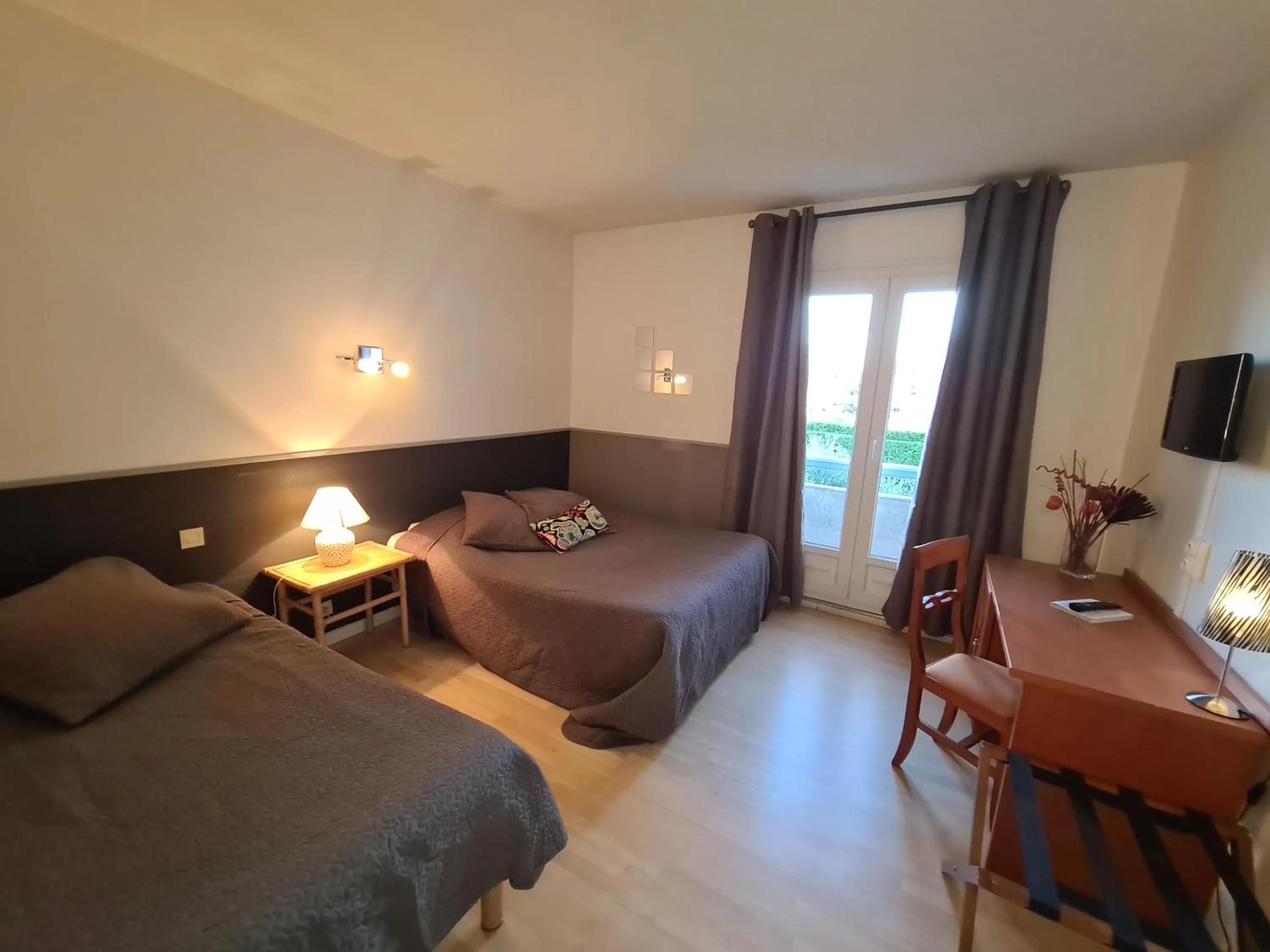 Bedroom, Bed in Hôtel Restaurant Le Mas De L'Olivier