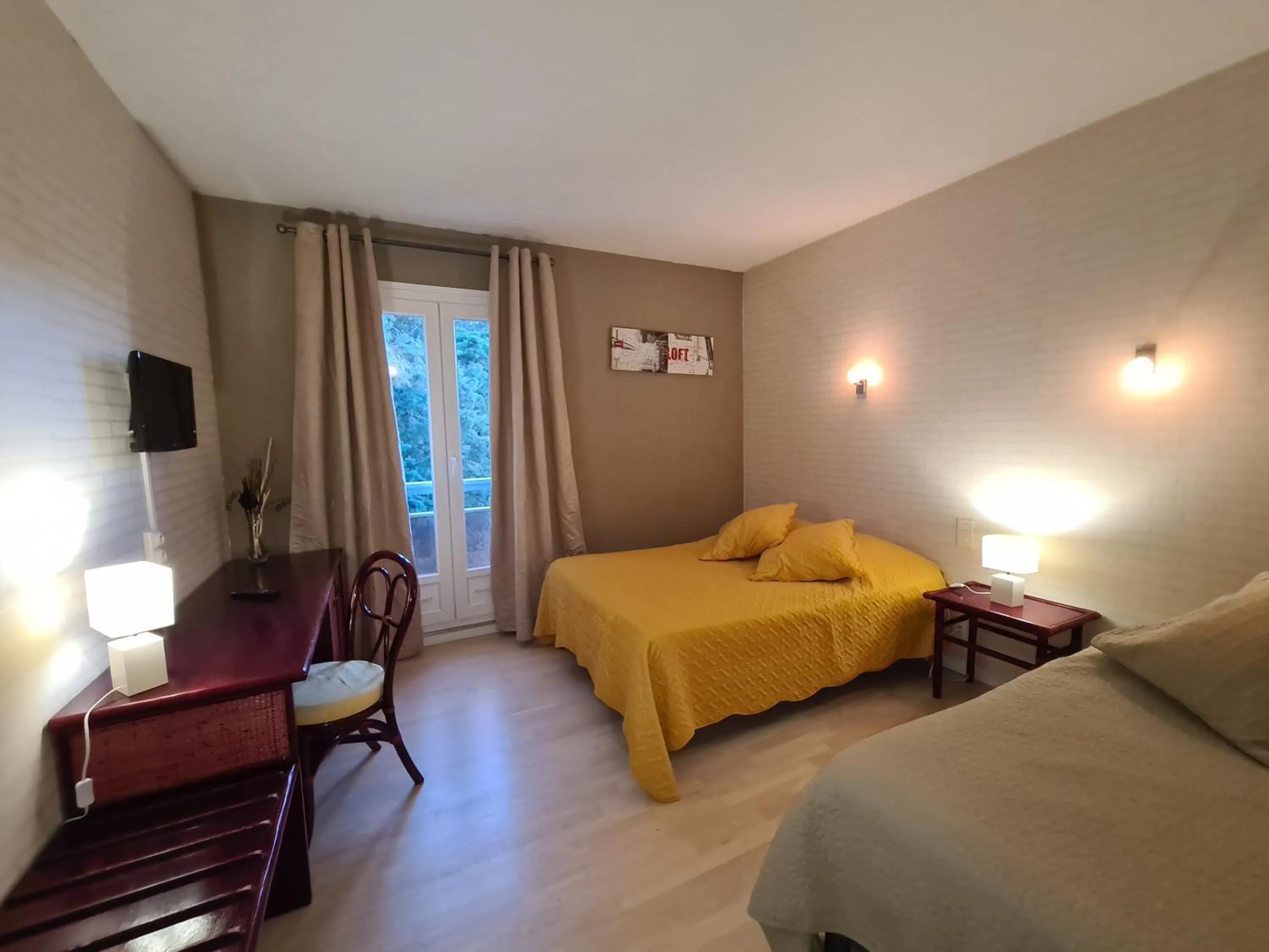 Bedroom, Bed in Hôtel Restaurant Le Mas De L'Olivier