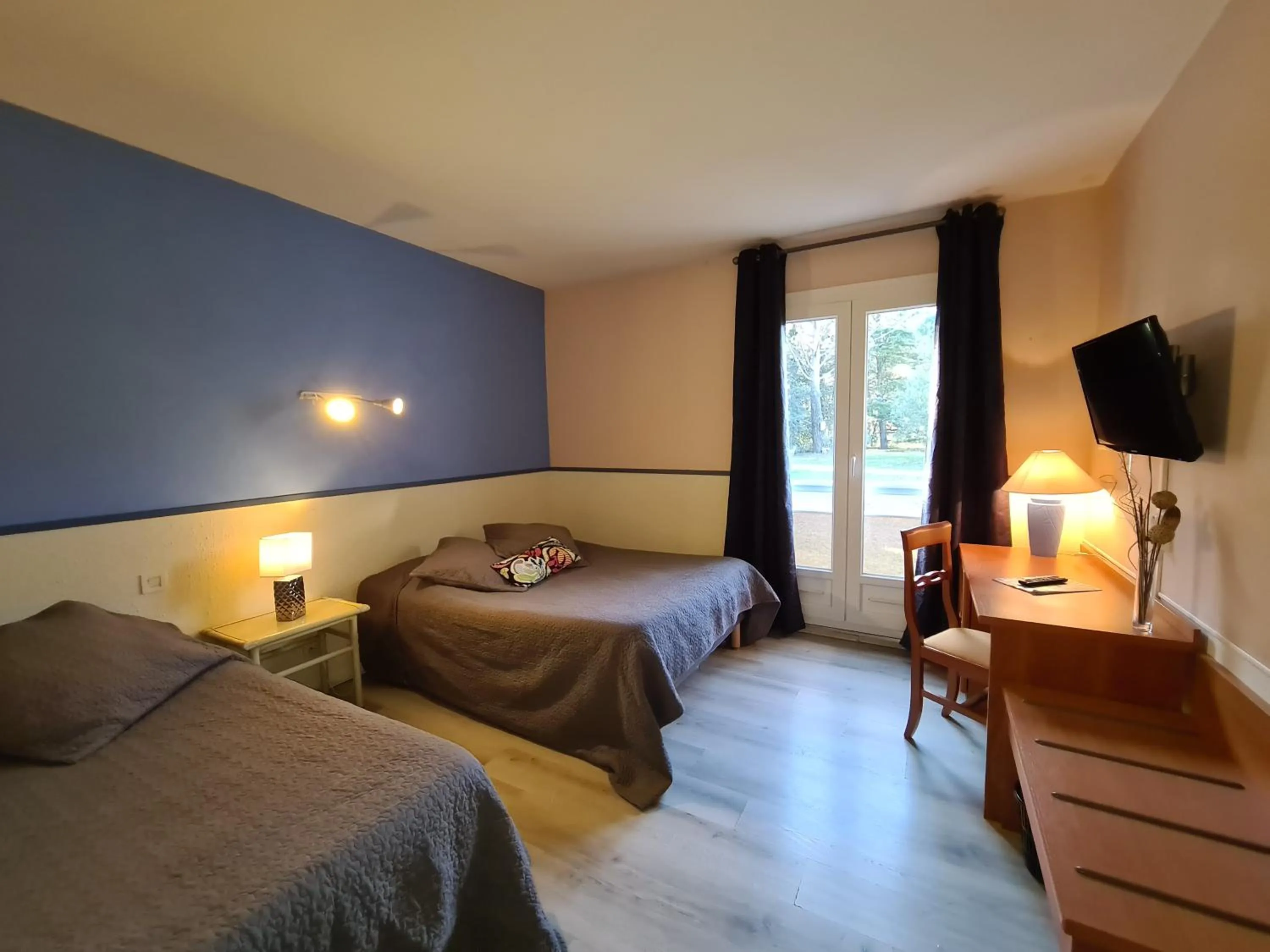 Bedroom, Bed in Hôtel Restaurant Le Mas De L'Olivier