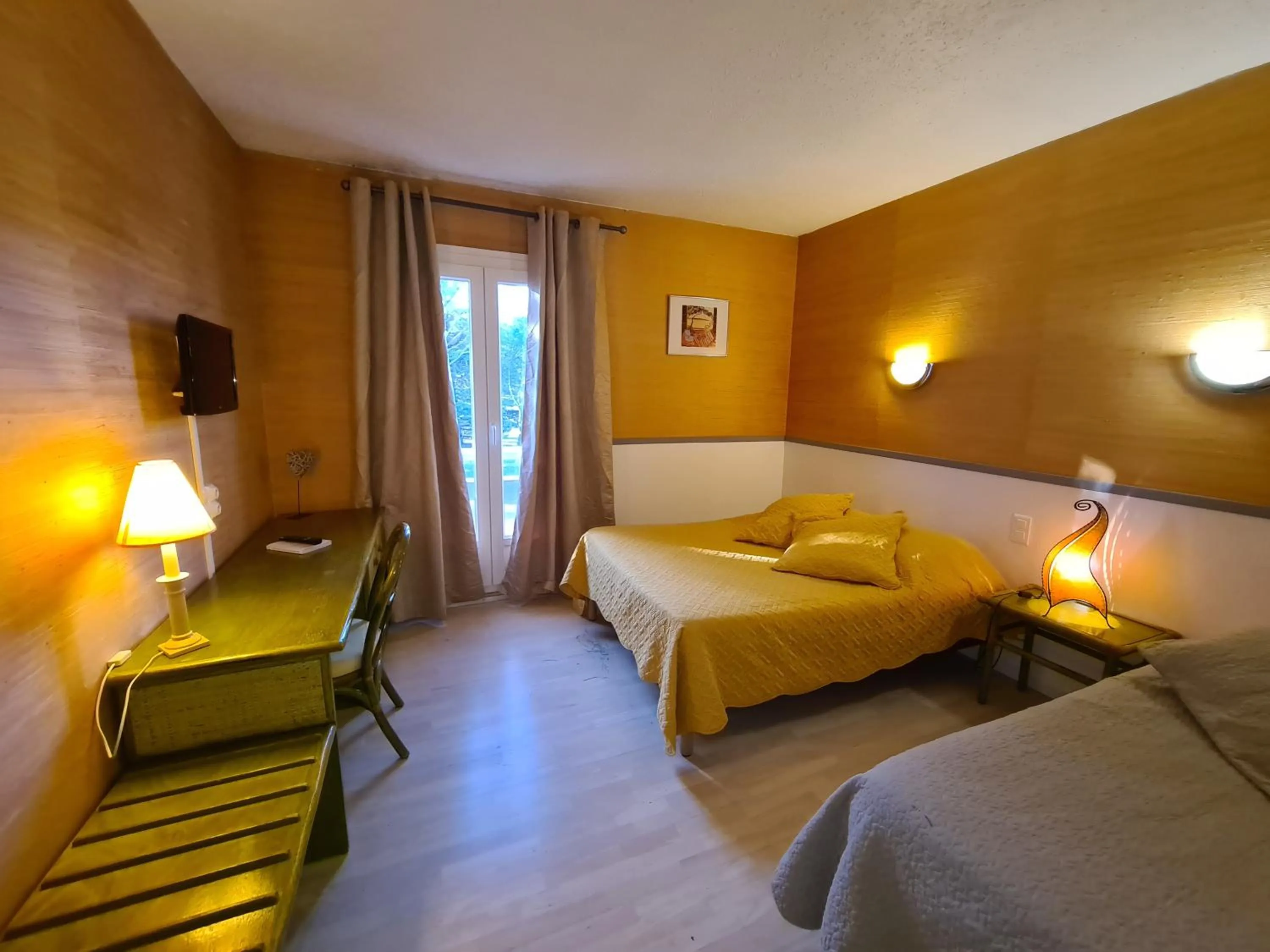 Bedroom, Bed in Hôtel Restaurant Le Mas De L'Olivier