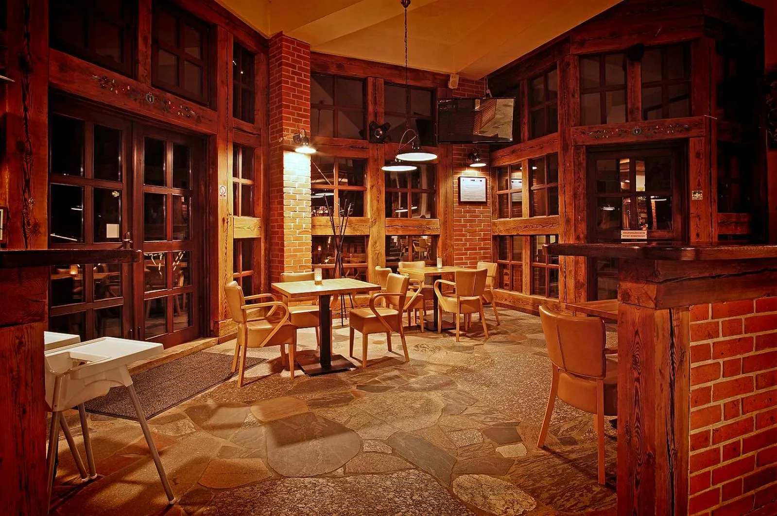 Restaurant/places to eat in Hotel Szymbark
