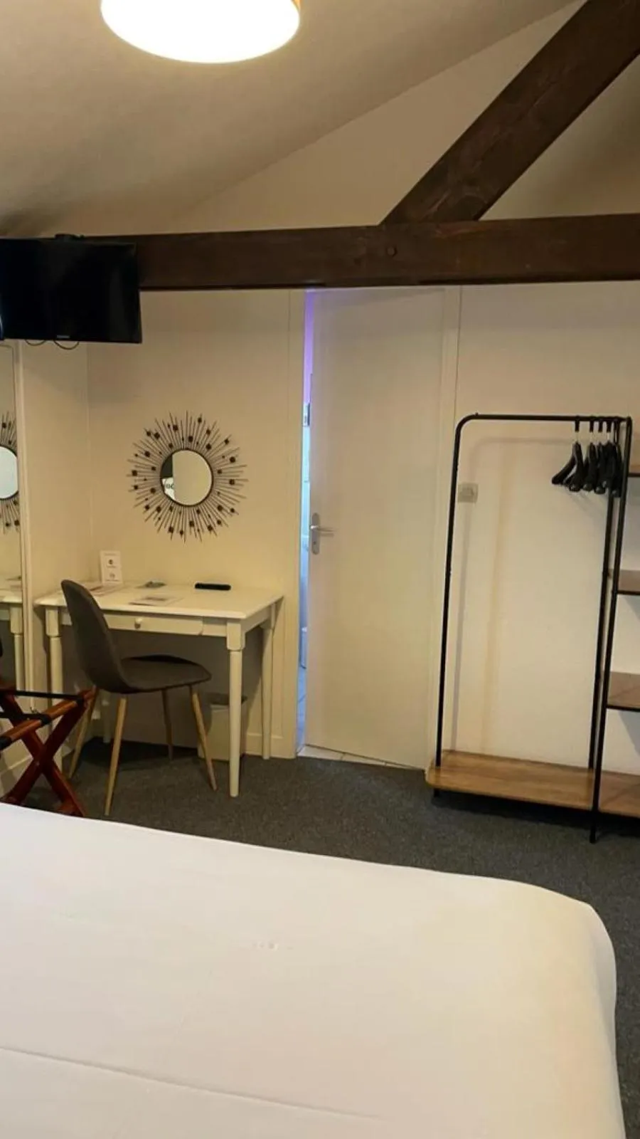 Photo of the whole room, Bed in Le Vauban