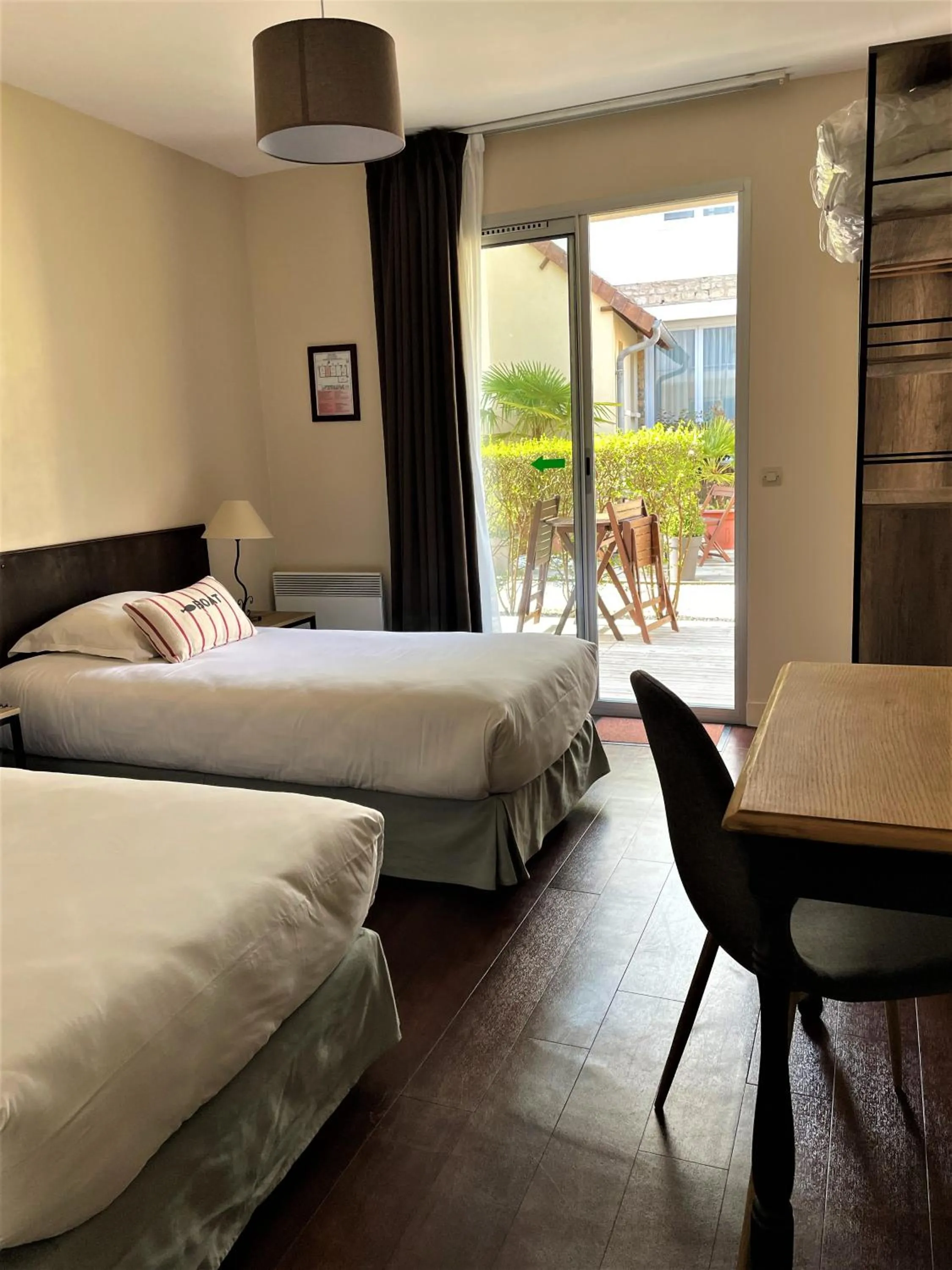 Balcony/Terrace, Bed in Le Vauban