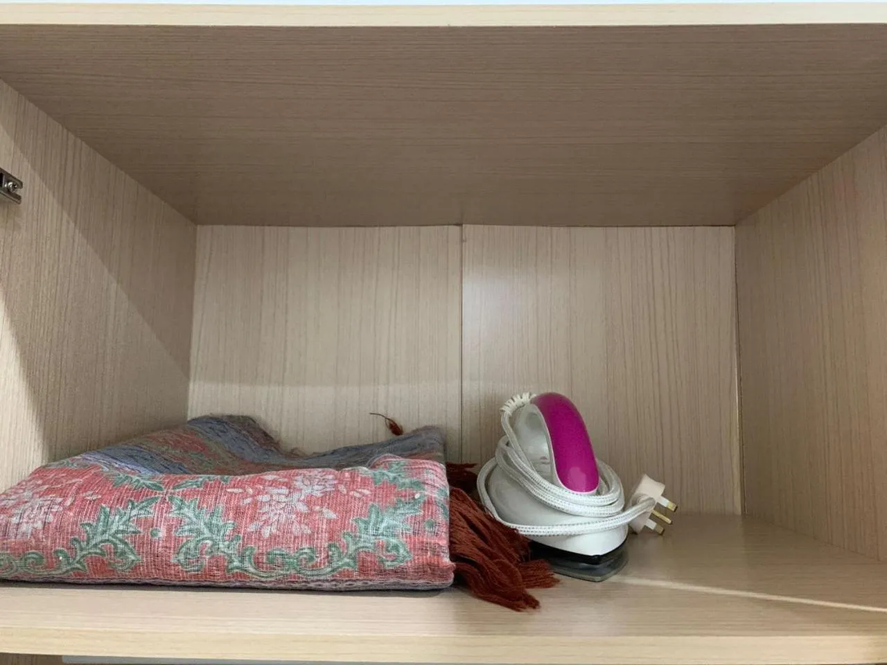 wardrobe, Bed in BB Durio Chalet