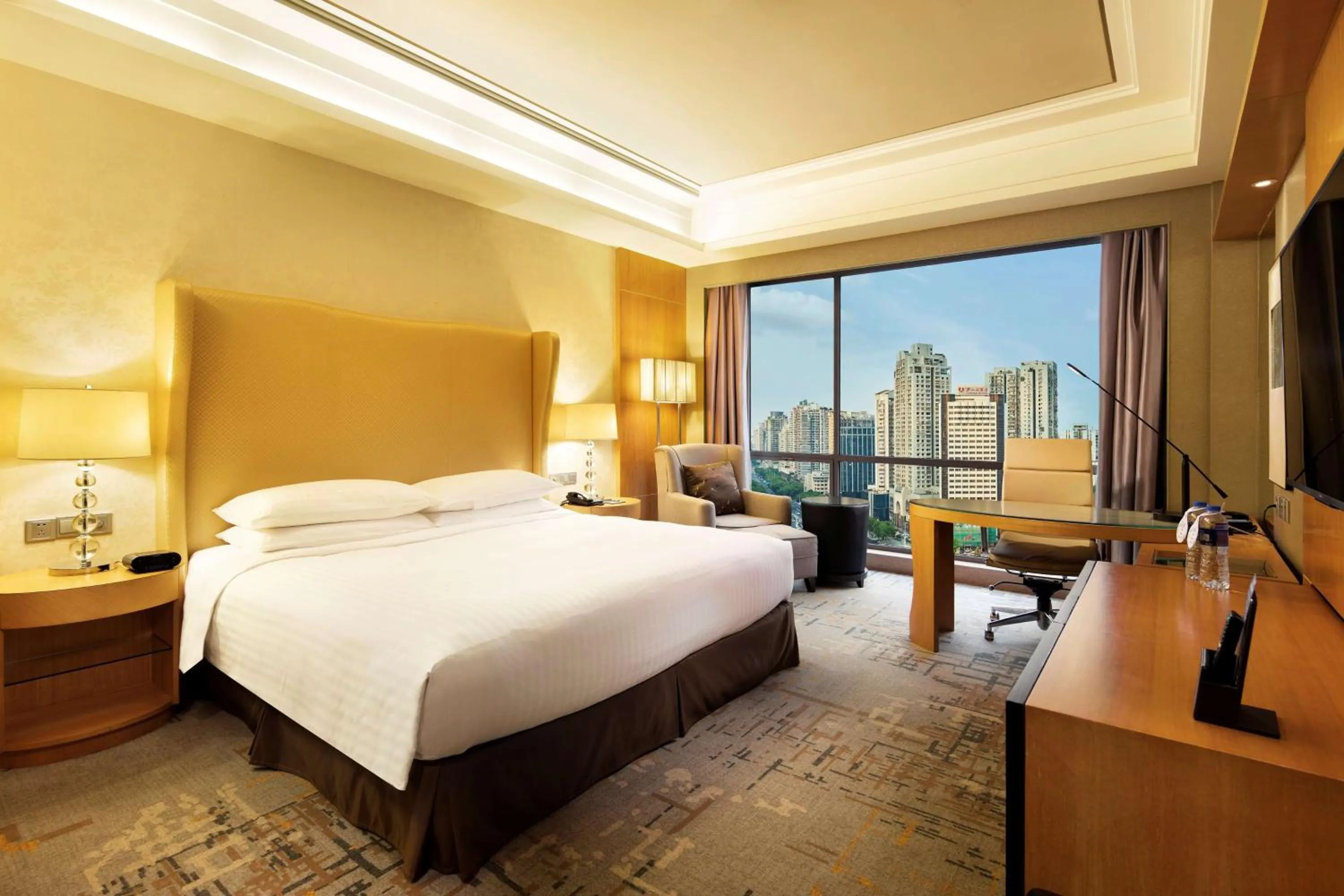 Bedroom, Bed in Hilton Xiamen, Lobby Links to Metro&shopping mall, Near train station