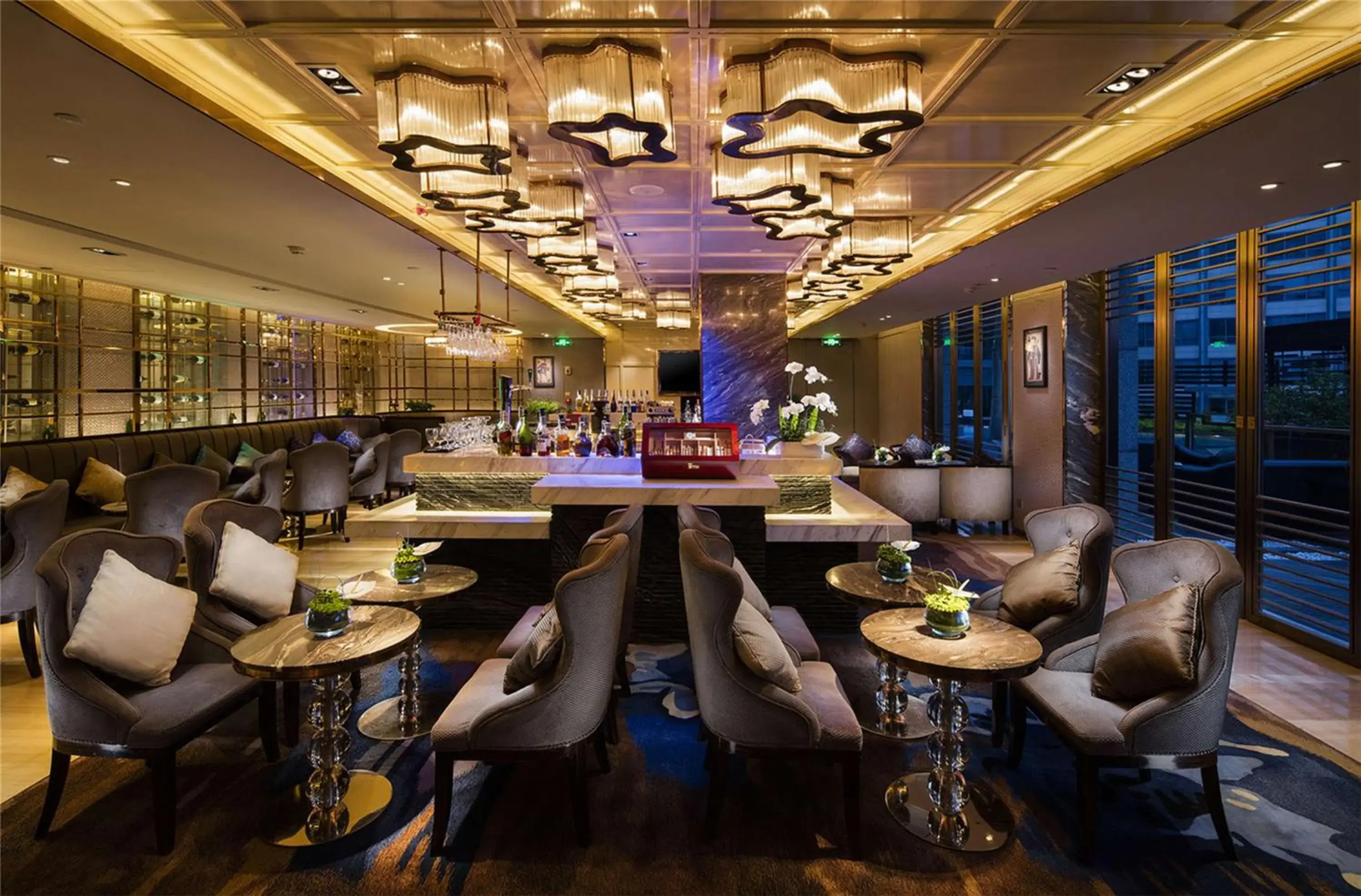 Lounge or bar in Hilton Xiamen, Lobby Links to Metro&shopping mall, Near train station Lounge or bar in Hilton Xiamen, Lobby Links to Metro&shopping mall, Near train station
