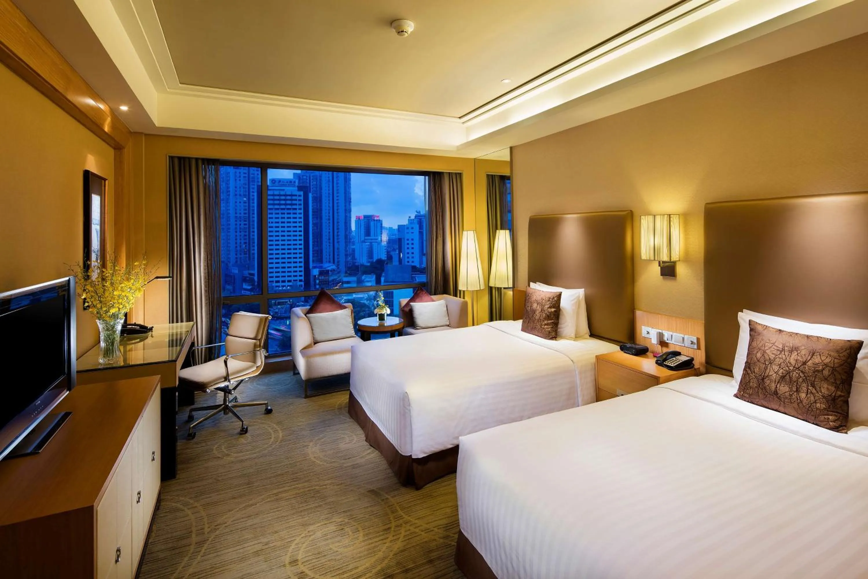 Bedroom, Bed in Hilton Xiamen, Lobby Links to Metro&shopping mall, Near train station