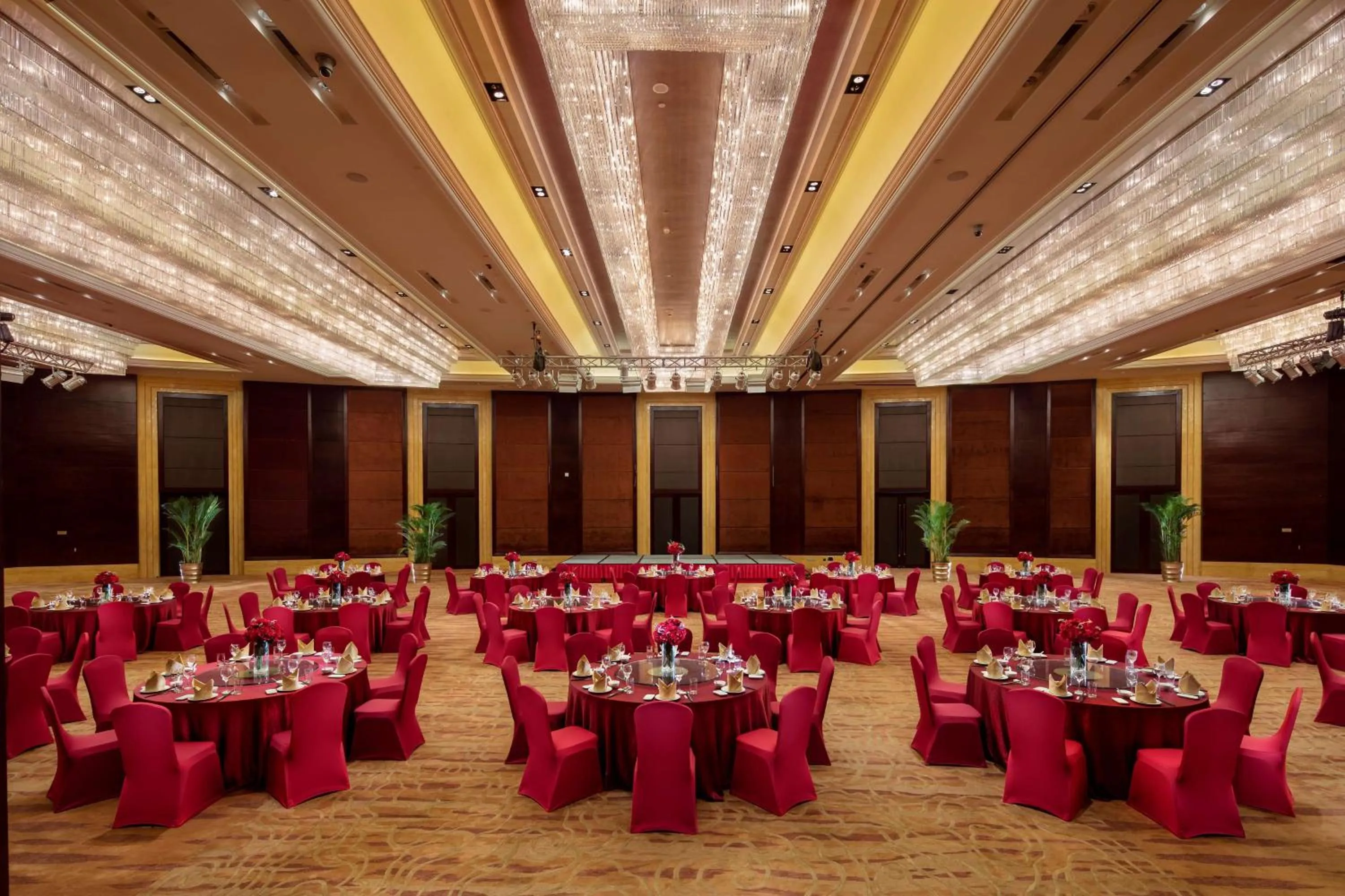 Meeting/conference room in Hilton Xiamen, Lobby Links to Metro&shopping mall, Near train station