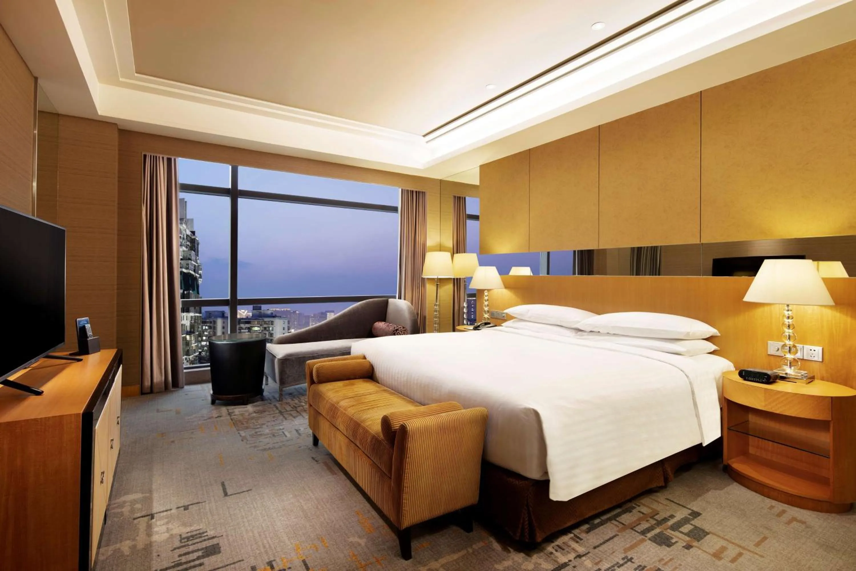 Bedroom, Bed in Hilton Xiamen, Lobby Links to Metro&shopping mall, Near train station