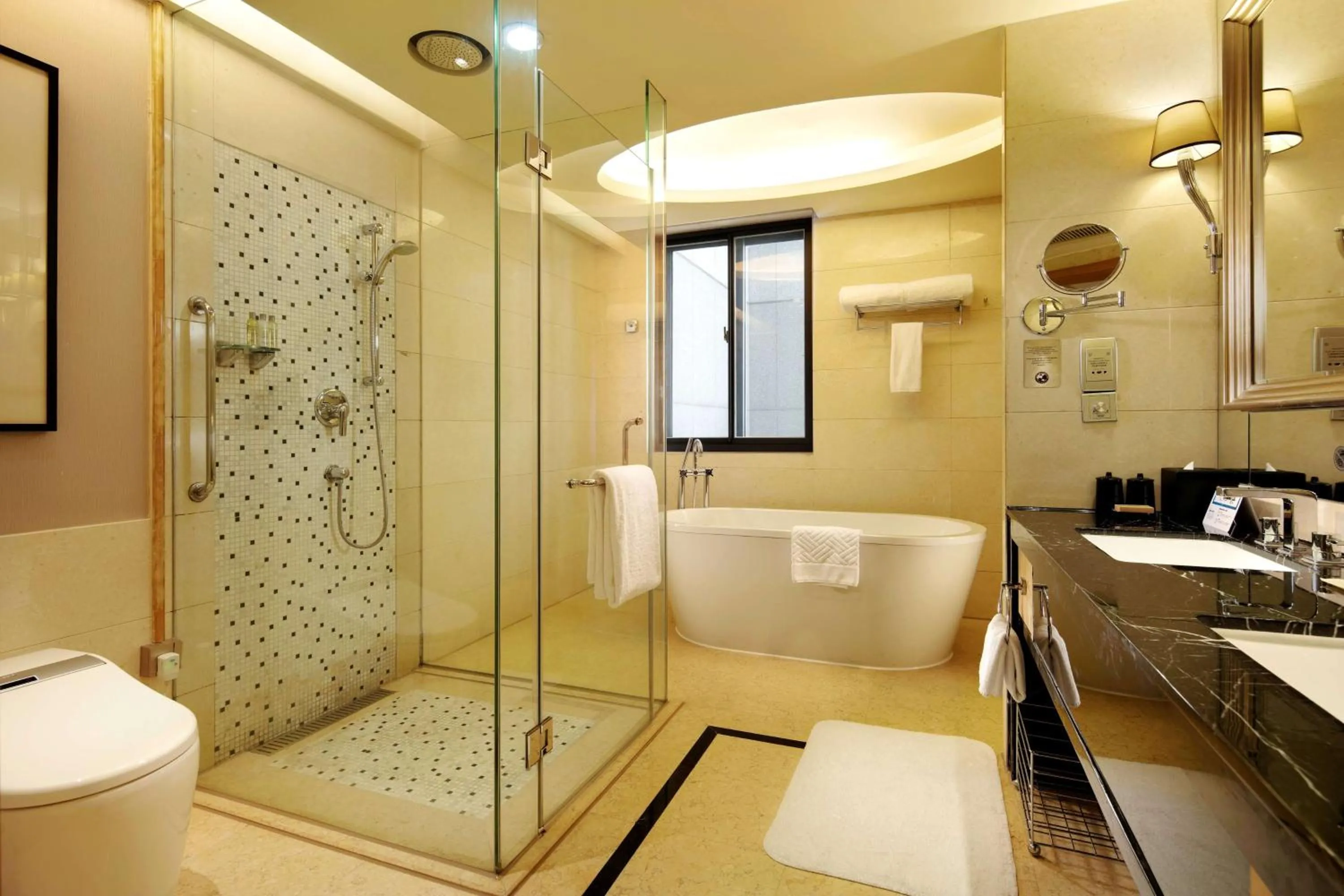 Bathroom in Hilton Xiamen, Lobby Links to Metro&shopping mall, Near train station