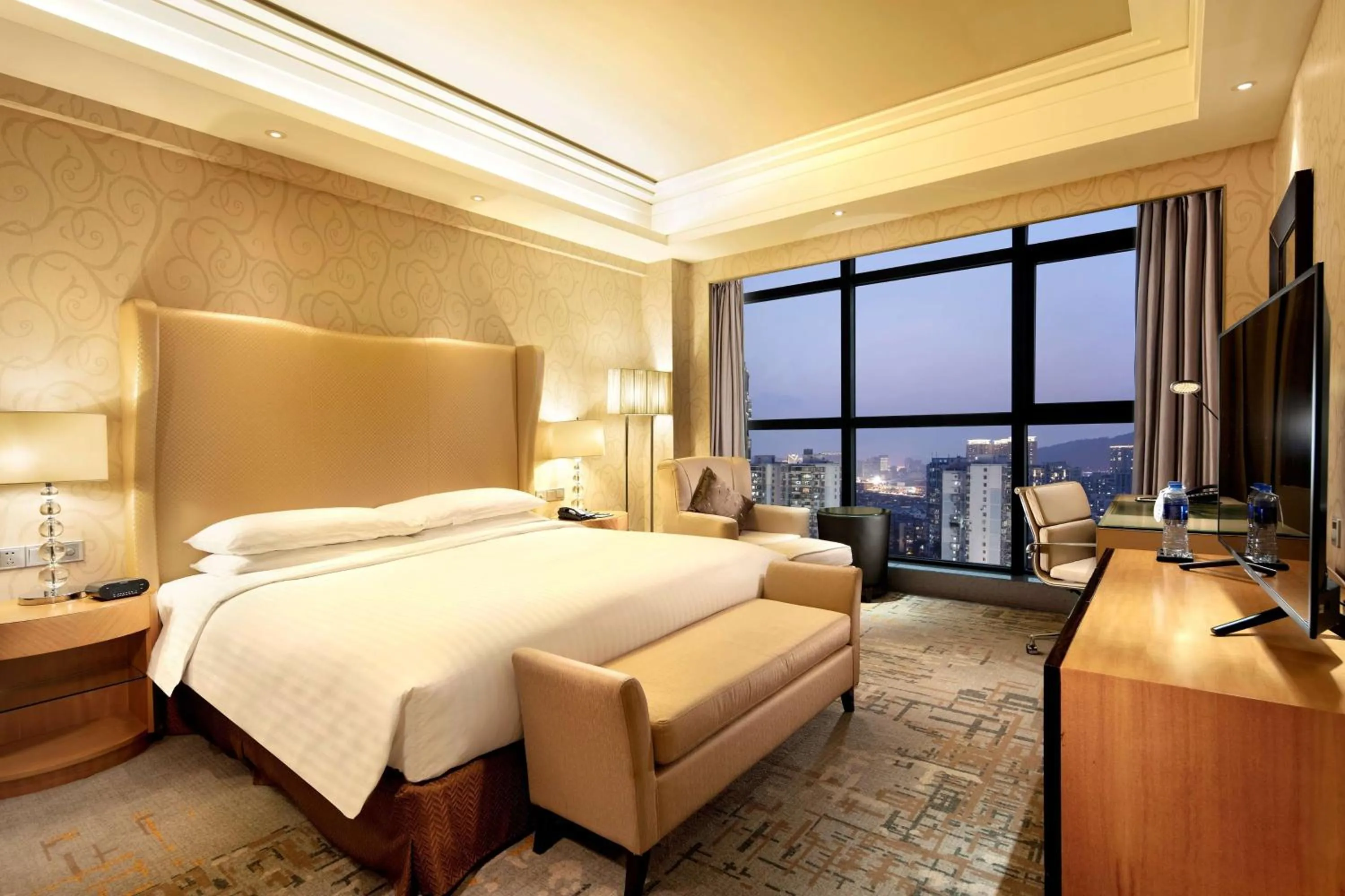 Bedroom, Bed in Hilton Xiamen, Lobby Links to Metro&shopping mall, Near train station