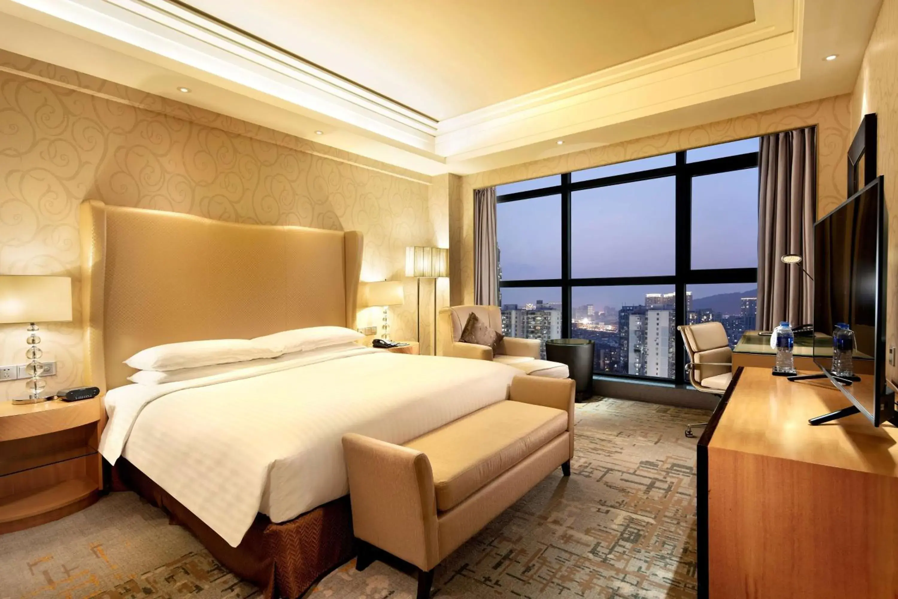 Bedroom, Bed in Hilton Xiamen, Lobby Links to Metro&shopping mall, Near train station Bedroom, Bed in Hilton Xiamen, Lobby Links to Metro&shopping mall, Near train station