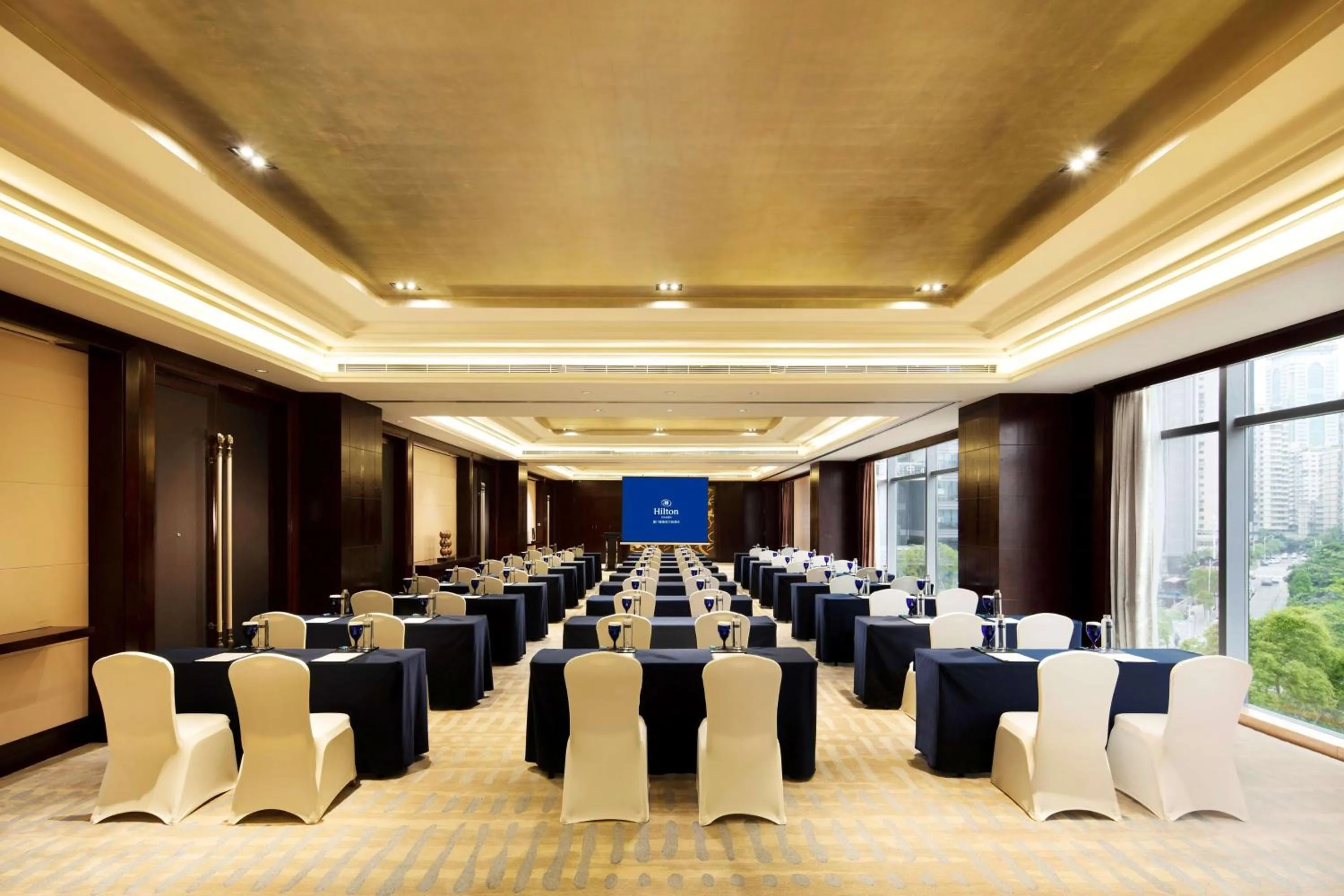Meeting/conference room in Hilton Xiamen, Lobby Links to Metro&shopping mall, Near train station