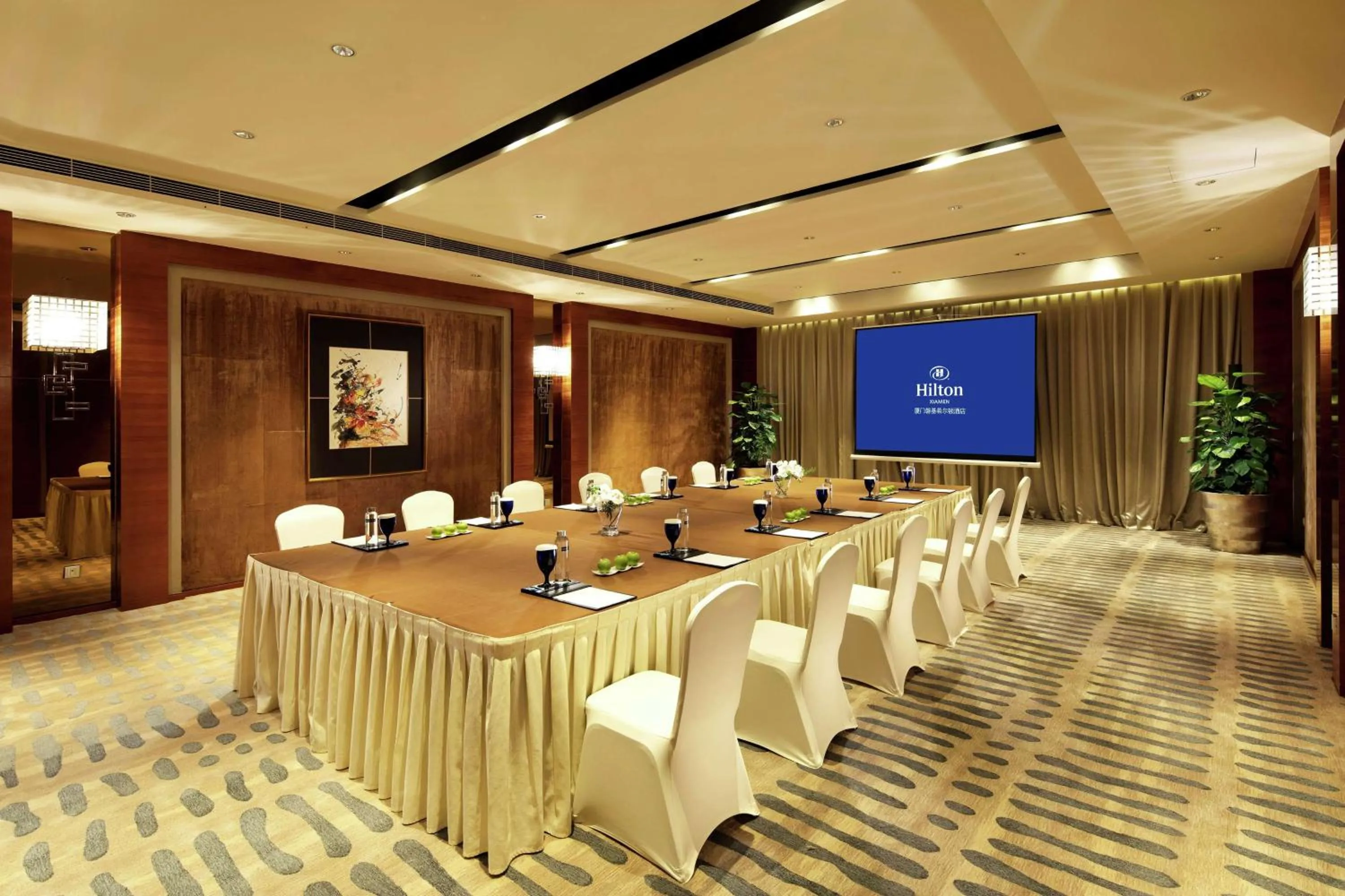 Meeting/conference room in Hilton Xiamen, Lobby Links to Metro&shopping mall, Near train station