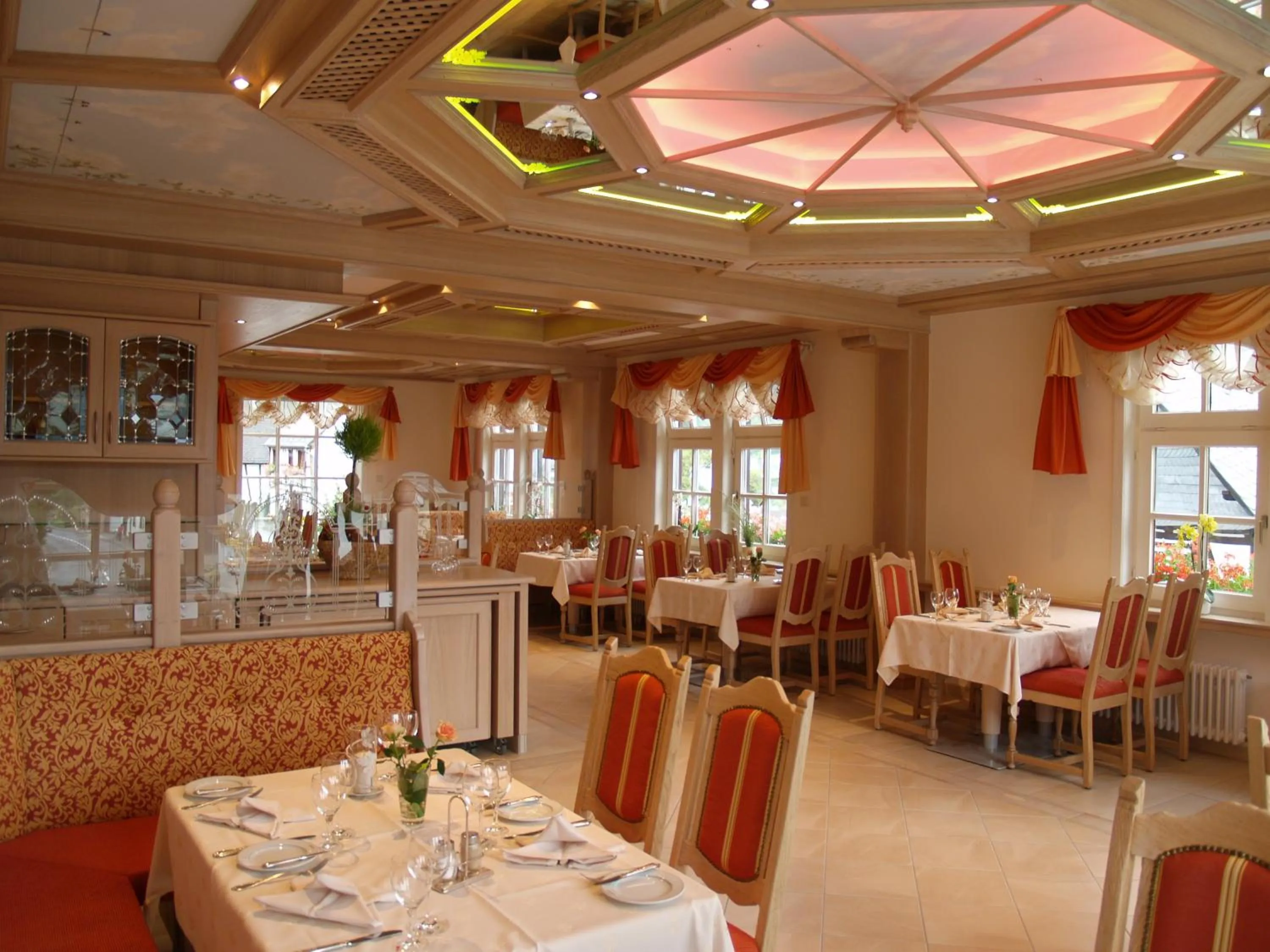 Restaurant/places to eat in Hotel Zum weißen Stein