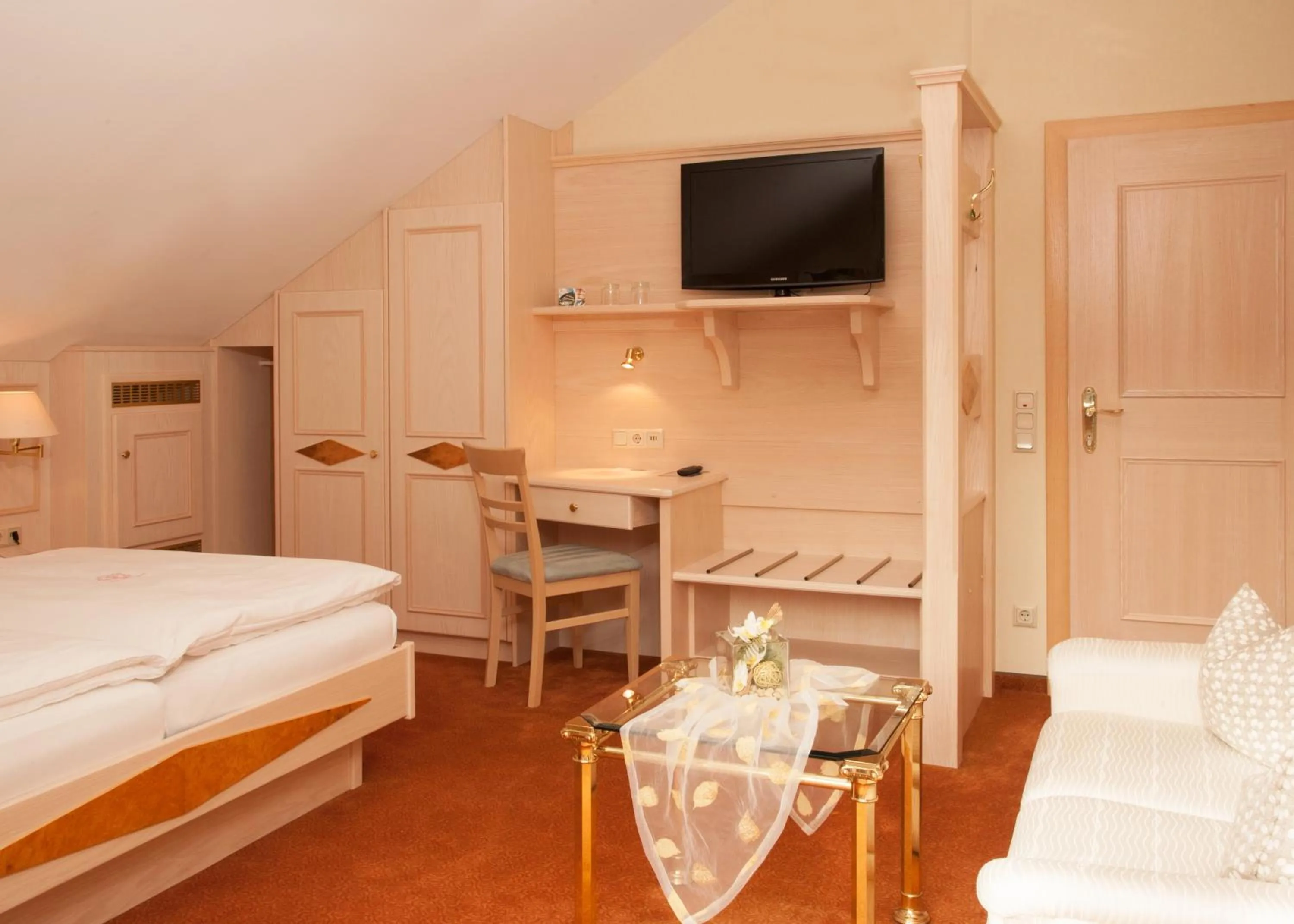 TV and multimedia, Bed in Hotel Zum weißen Stein