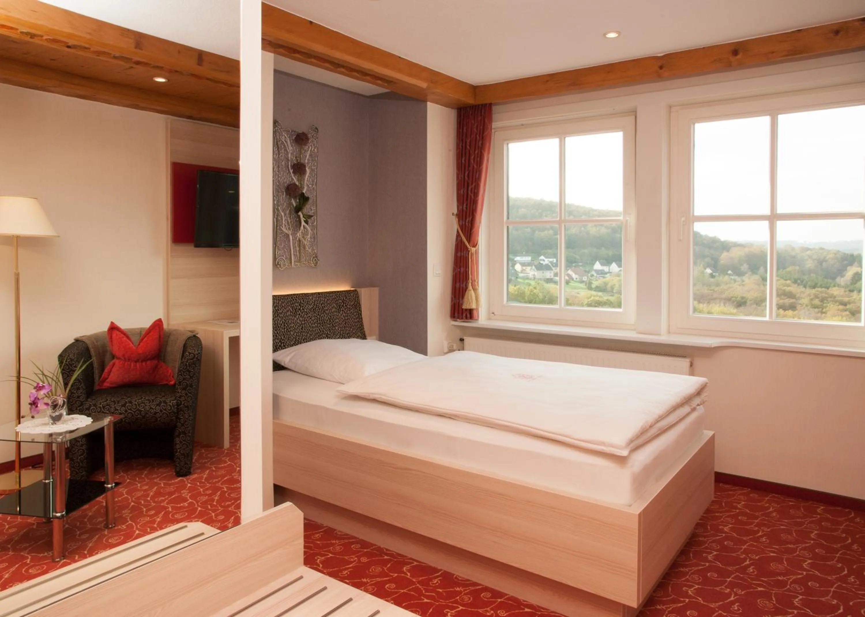 Photo of the whole room, Bed in Hotel Zum weißen Stein