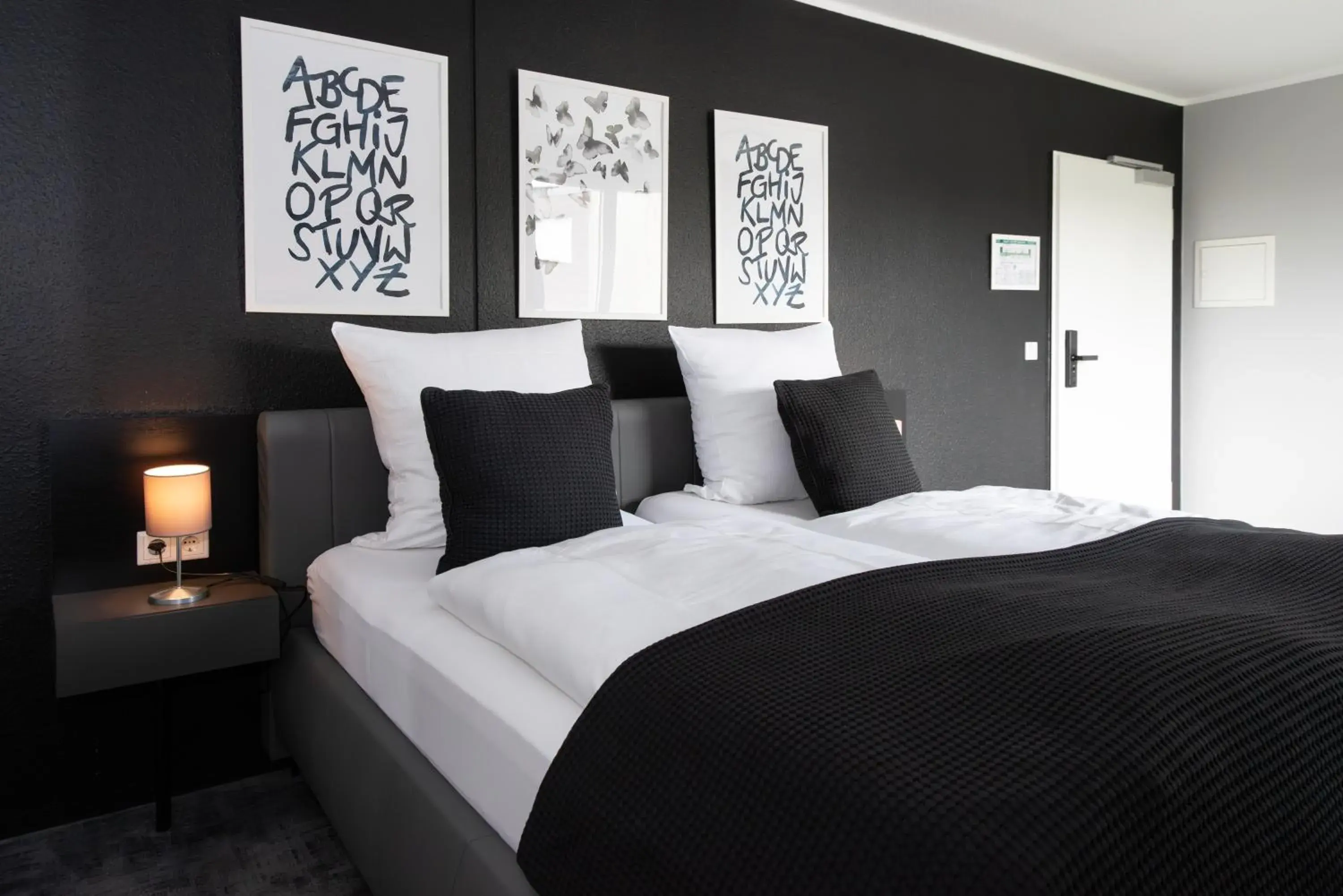 Standard Double Room - single occupancy in Hotel Deluxe Standard Double Room - single occupancy in Hotel Deluxe