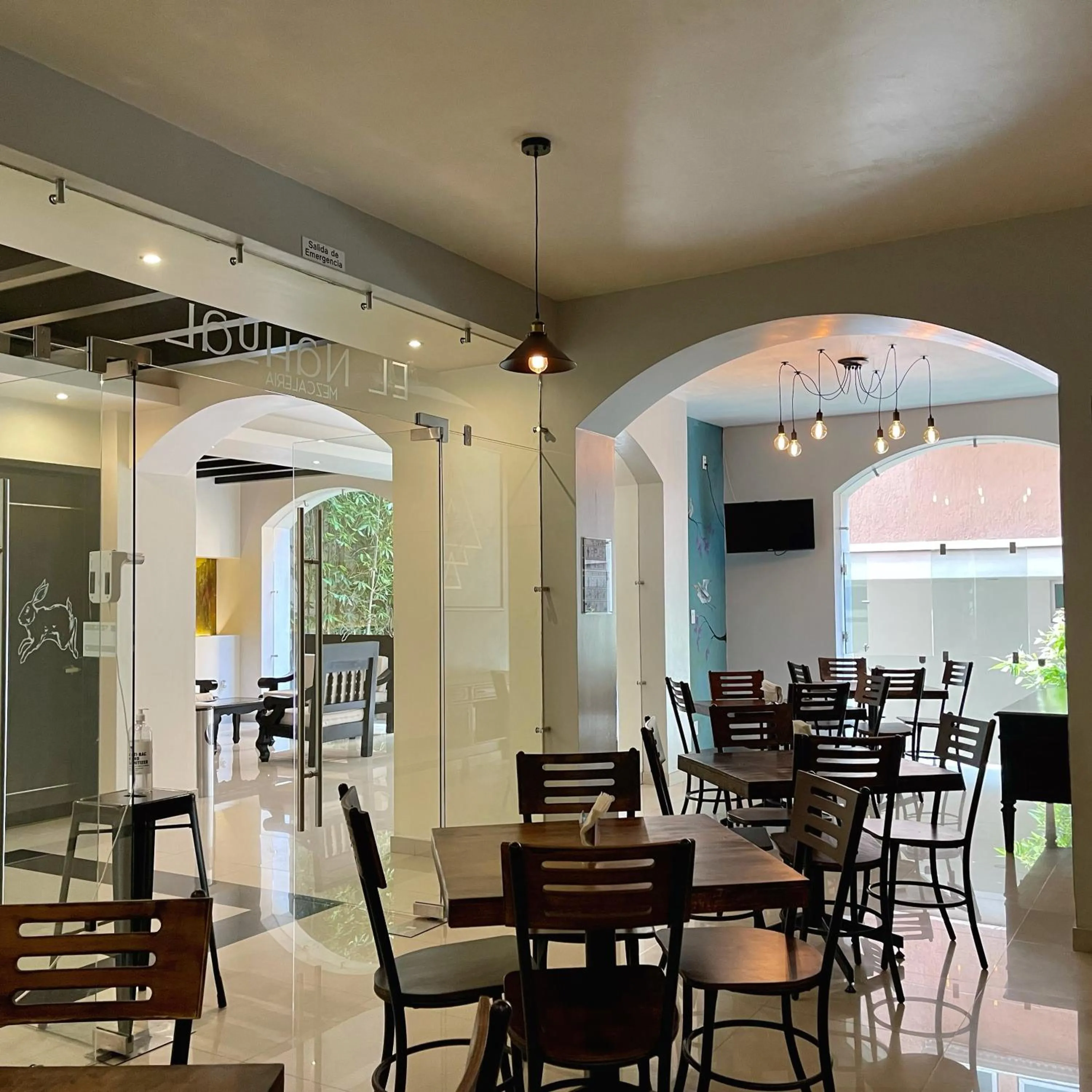 Restaurant/places to eat in Sendero Hotel